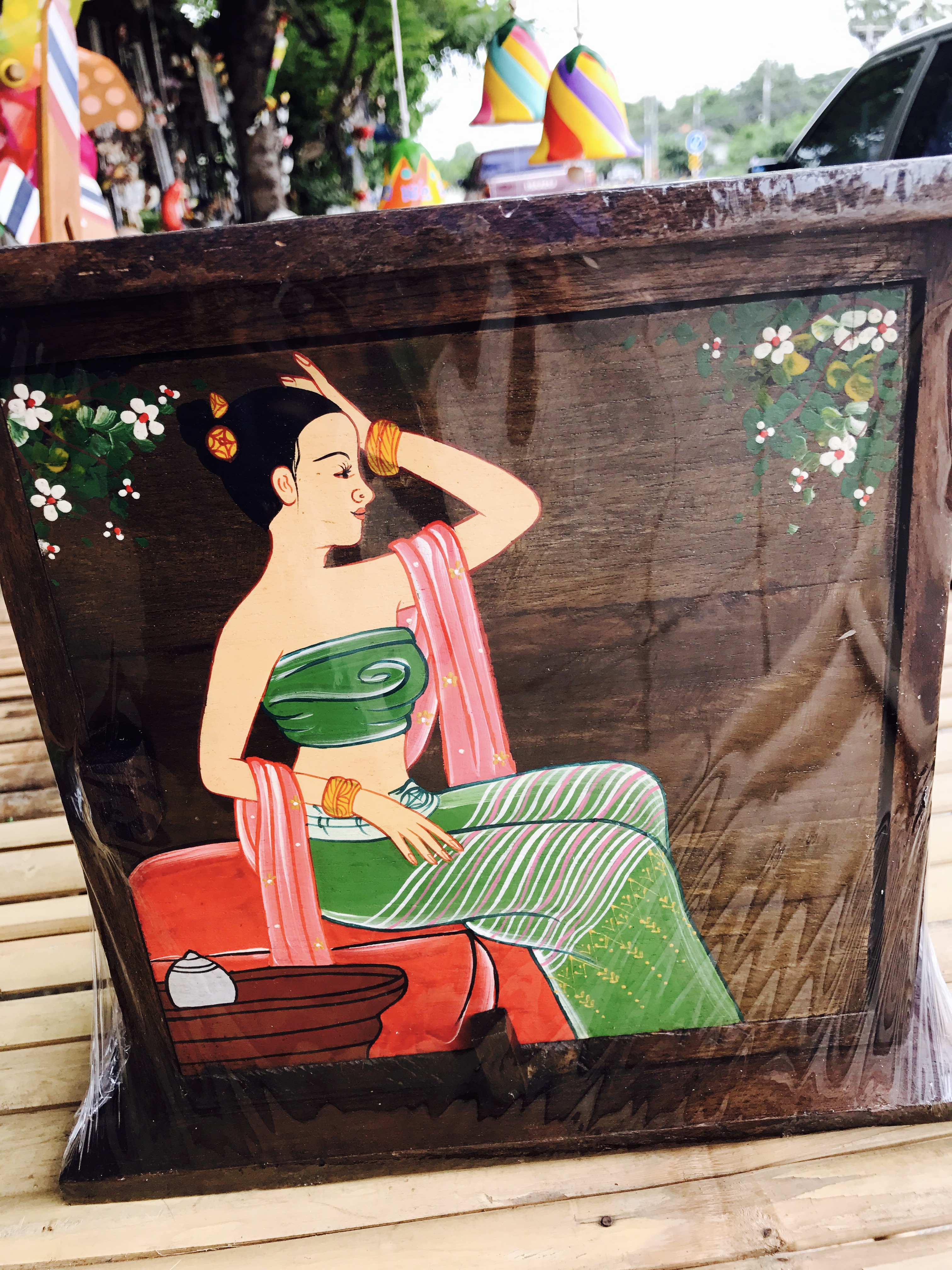 ตู้กุญแจไม้เพ้นท์ลาย