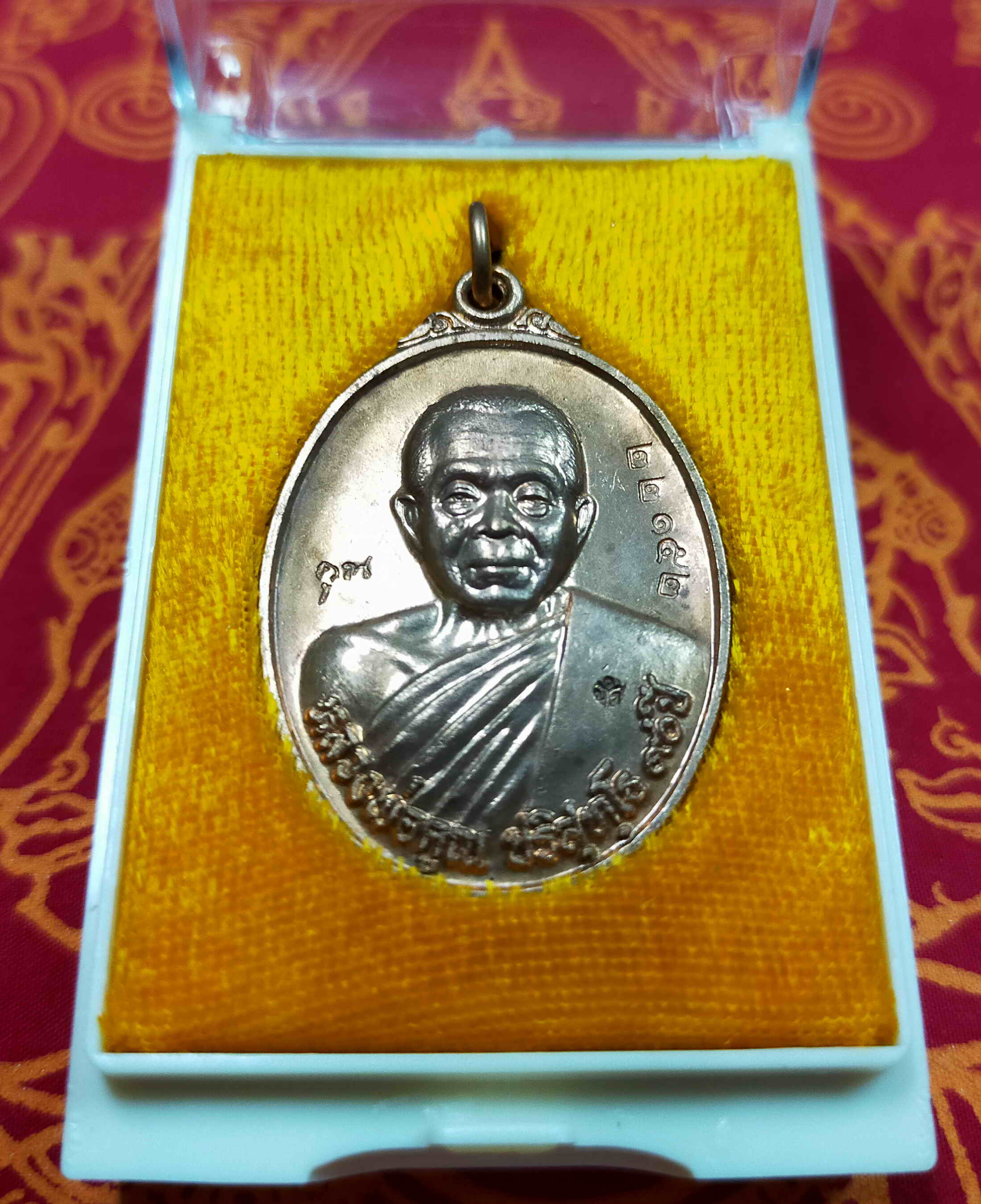 หลวงพ่อคูณ (พระเทพวิทยาคม) วัดบ้านไร่ จ.นครราชสีมา พิมพ์ครึ่งองค์ รุ่น 90 (ฉลองวิหารเทพวิทยาคม) เนื้อทองแดงผิวไฟ กล่องเดิม พระแท้ วัตถุมงคลดี โดย sukpra (ศุขพระ)