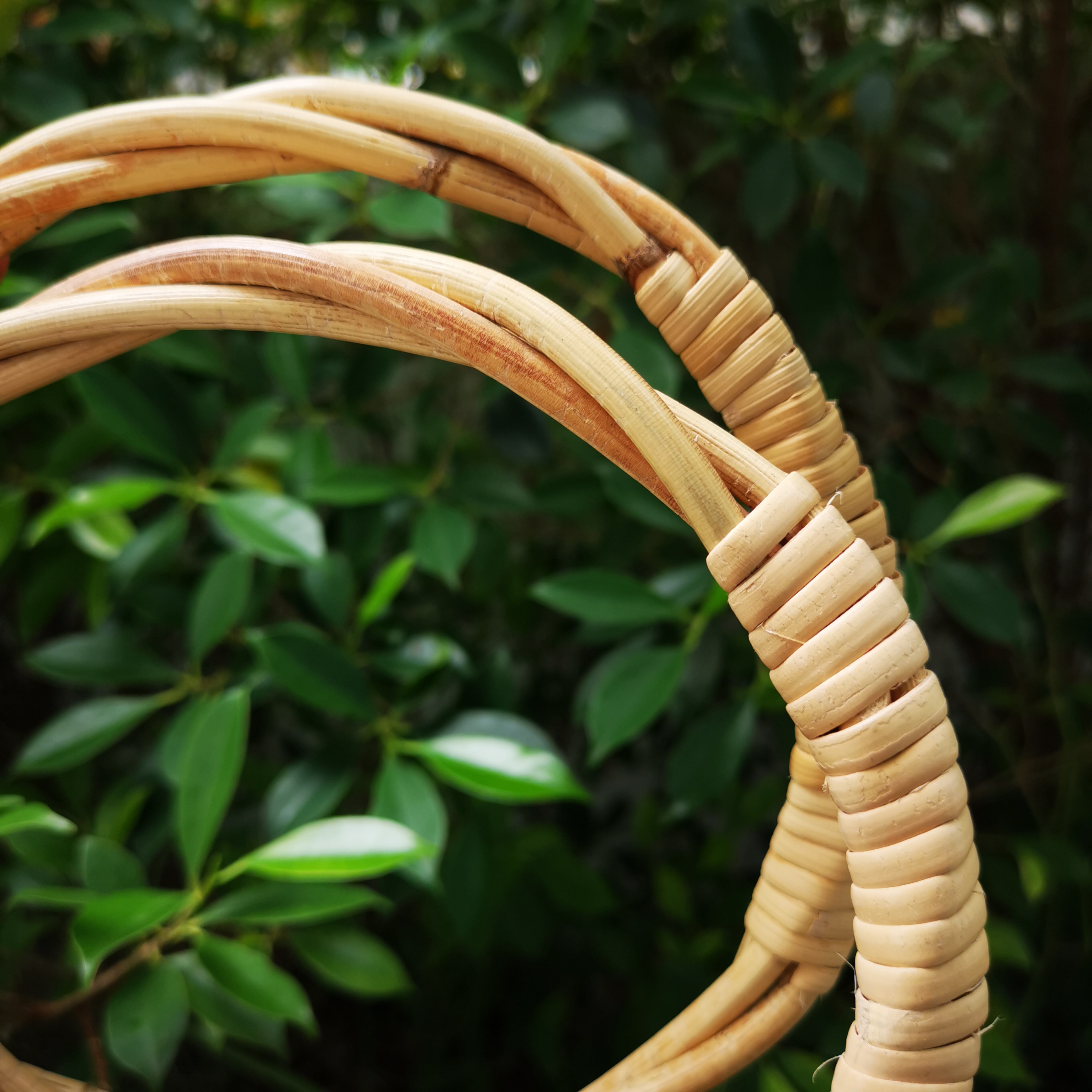 MW-22 หูหวายทรงกลมบิดเกลียว-สีธรรมชาติ 17x17 cm.