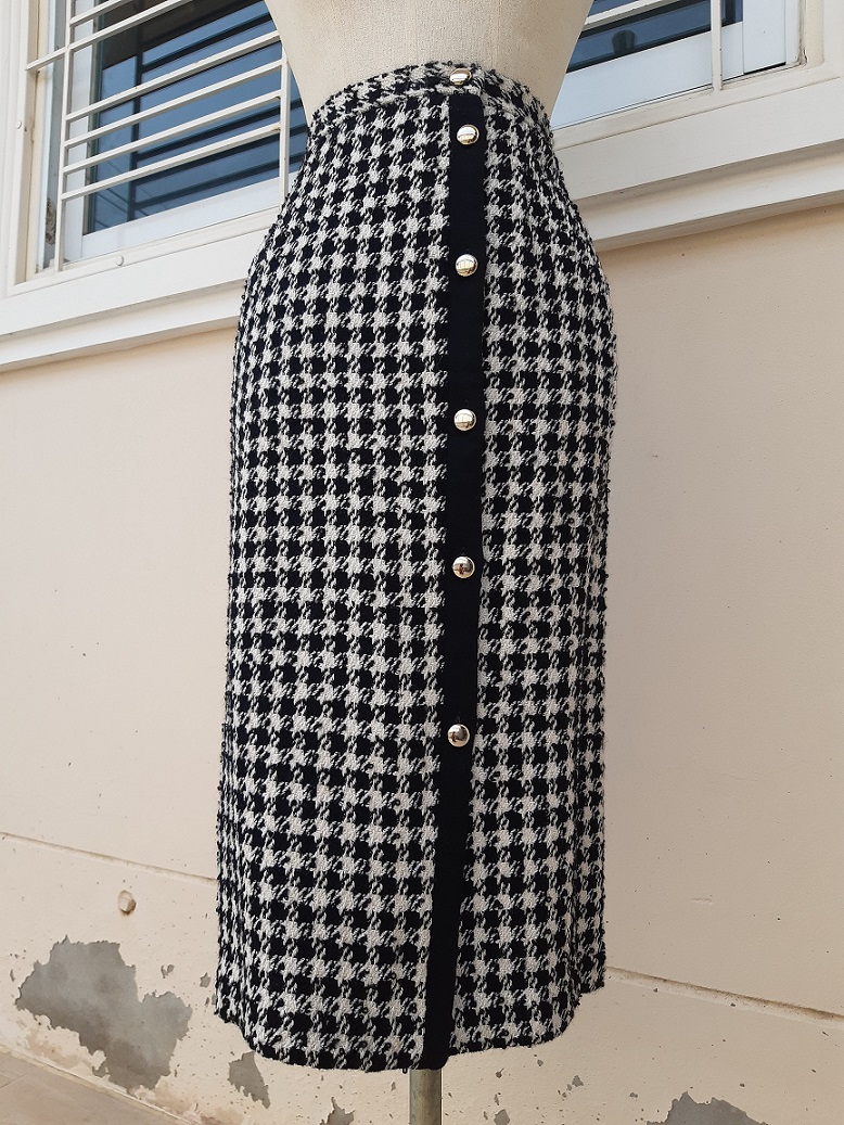 กระโปรงยาวผ้าทวีตลายชิโนริสีดำ