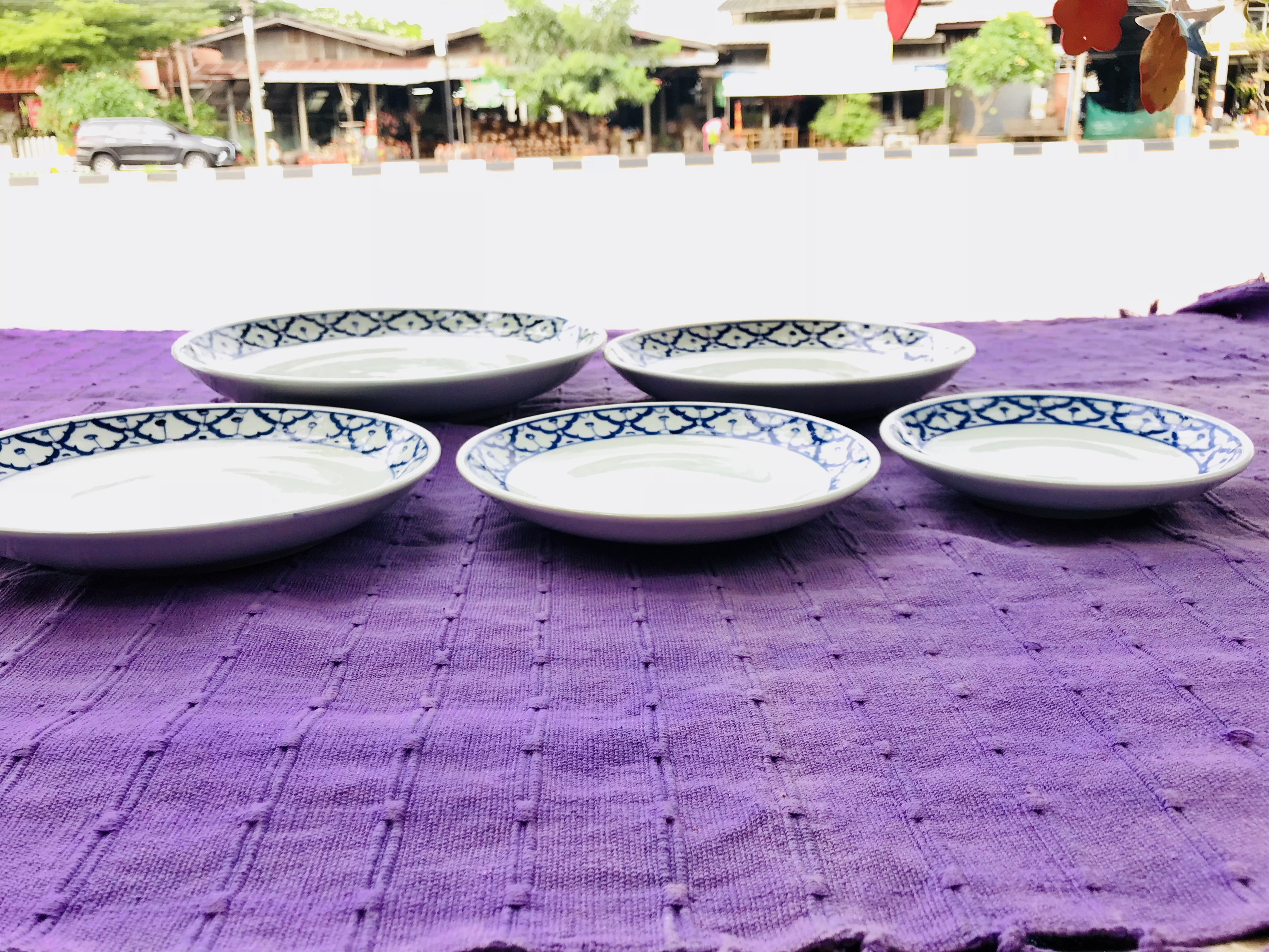 จานกลมลายไทยทรงบัว8"