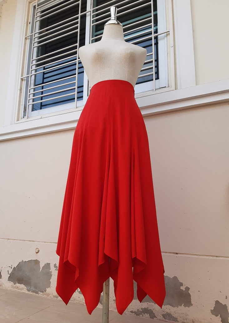 กระโปรงหางปลาสีแดง (Vintage Skirt)