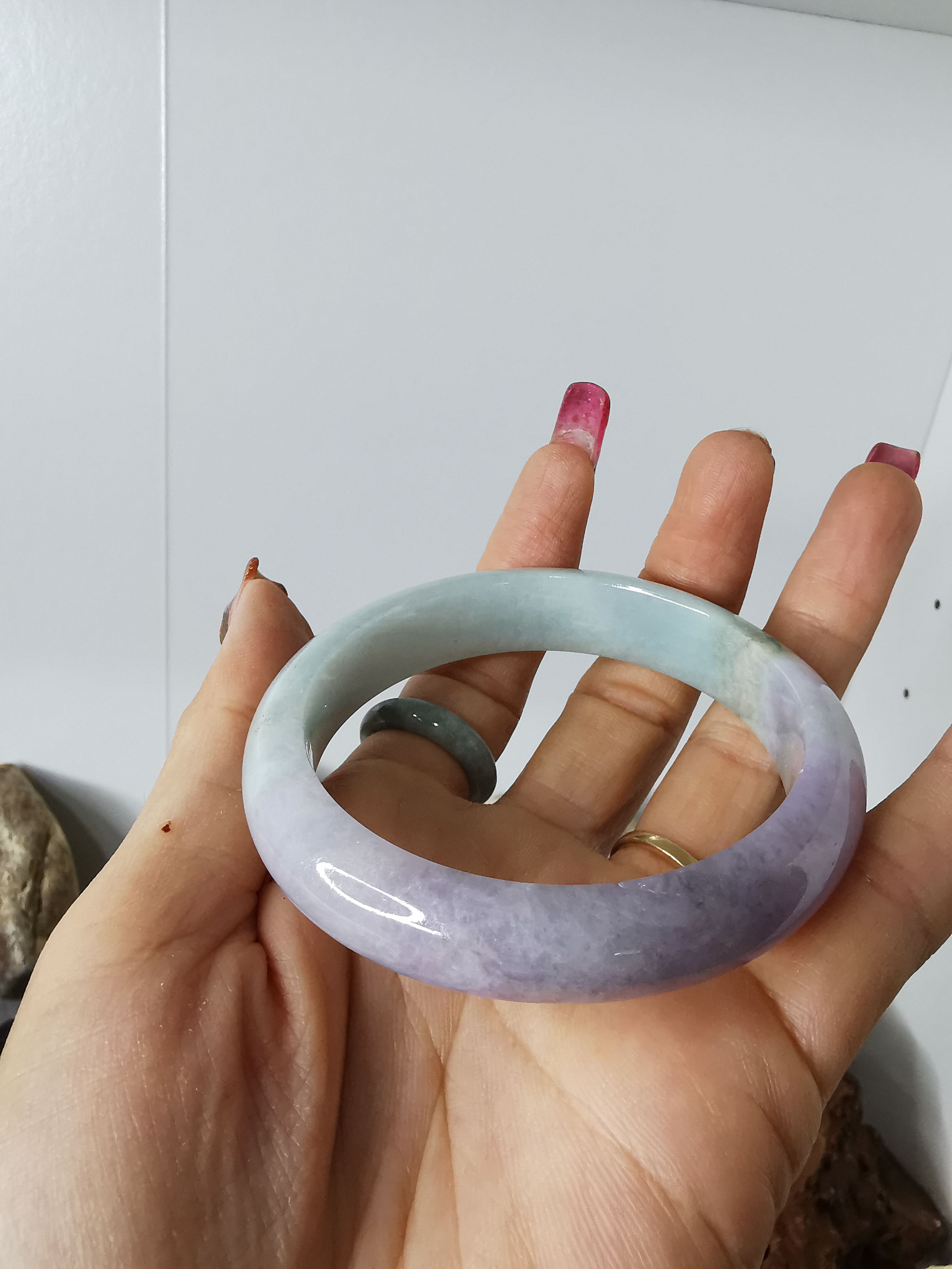 Violet Green Jade Bangle กำไลหยกเจไดต์แท้ Diameter/ เส้นผ่านศูนย์กลางด้านใน 58 mm.