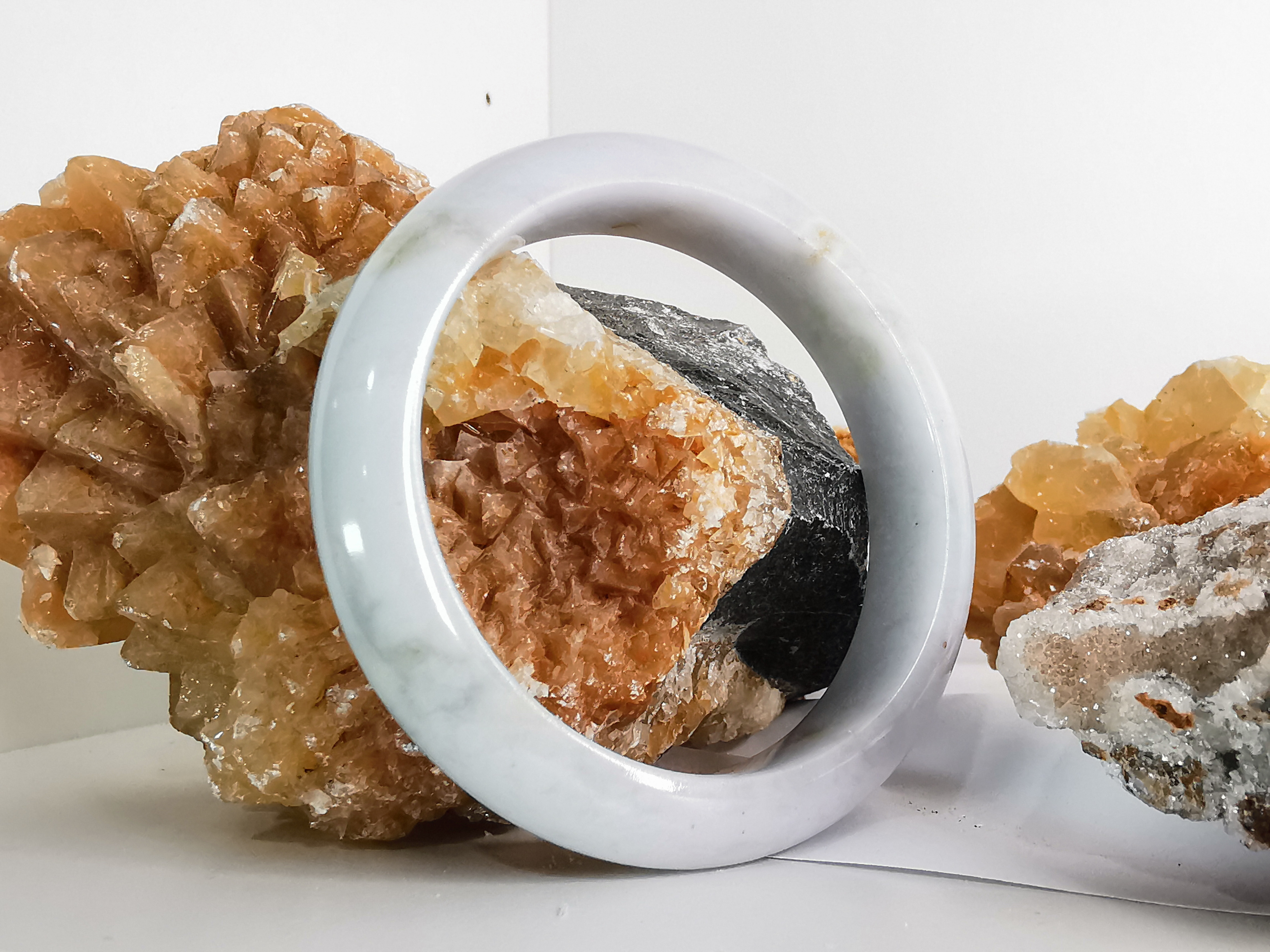 White Green Bangle กำไลหยกเจไดต์แท้ Diameter/ เส้นผ่านศูนย์กลางด้านใน 59 mm.