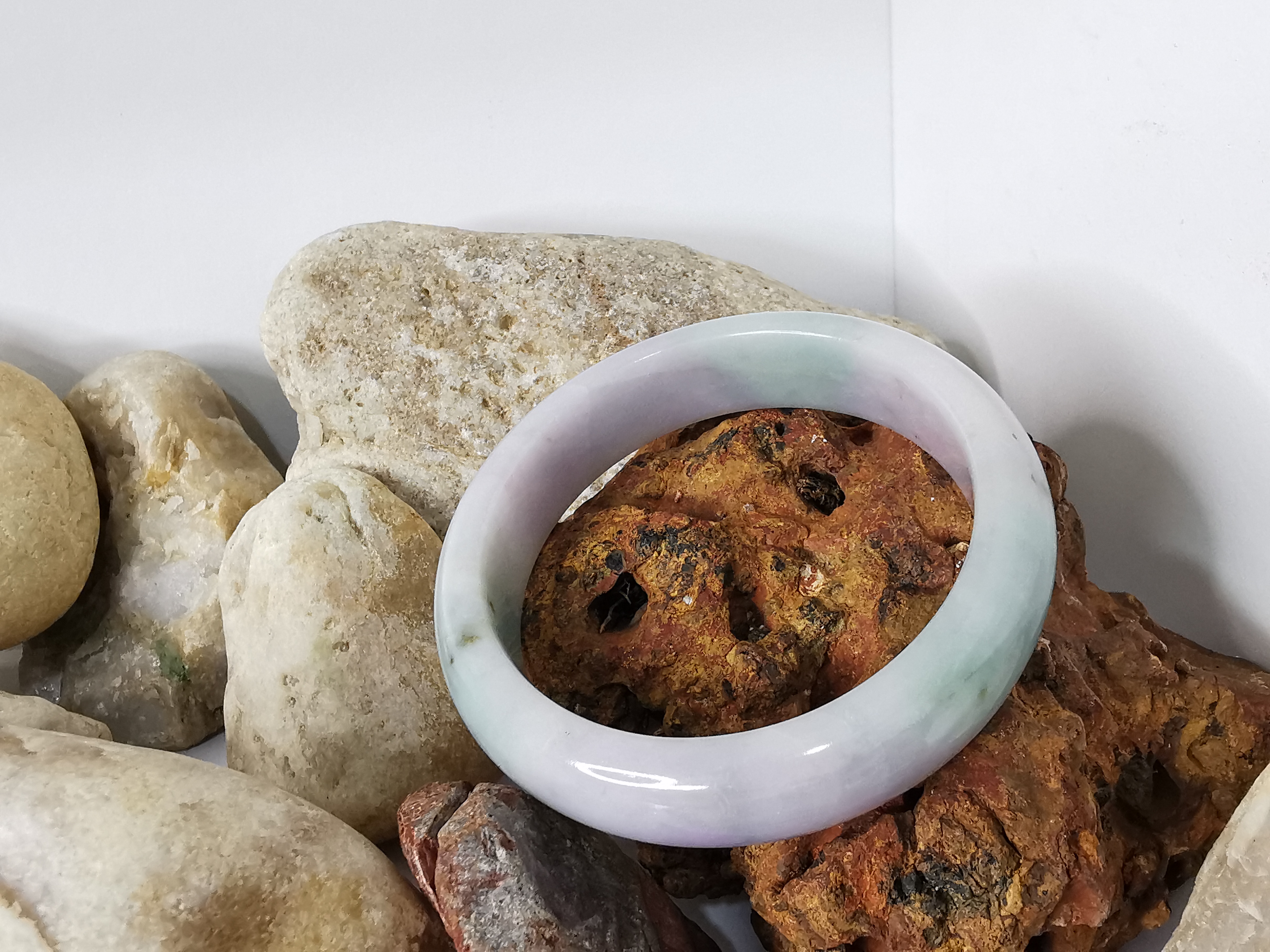 Violet Green Jadeite Bangle กำไลหยกเจไดต์แท้ Diameter/ เส้นผ่านศูนย์กลางด้านใน /size 56 mm.