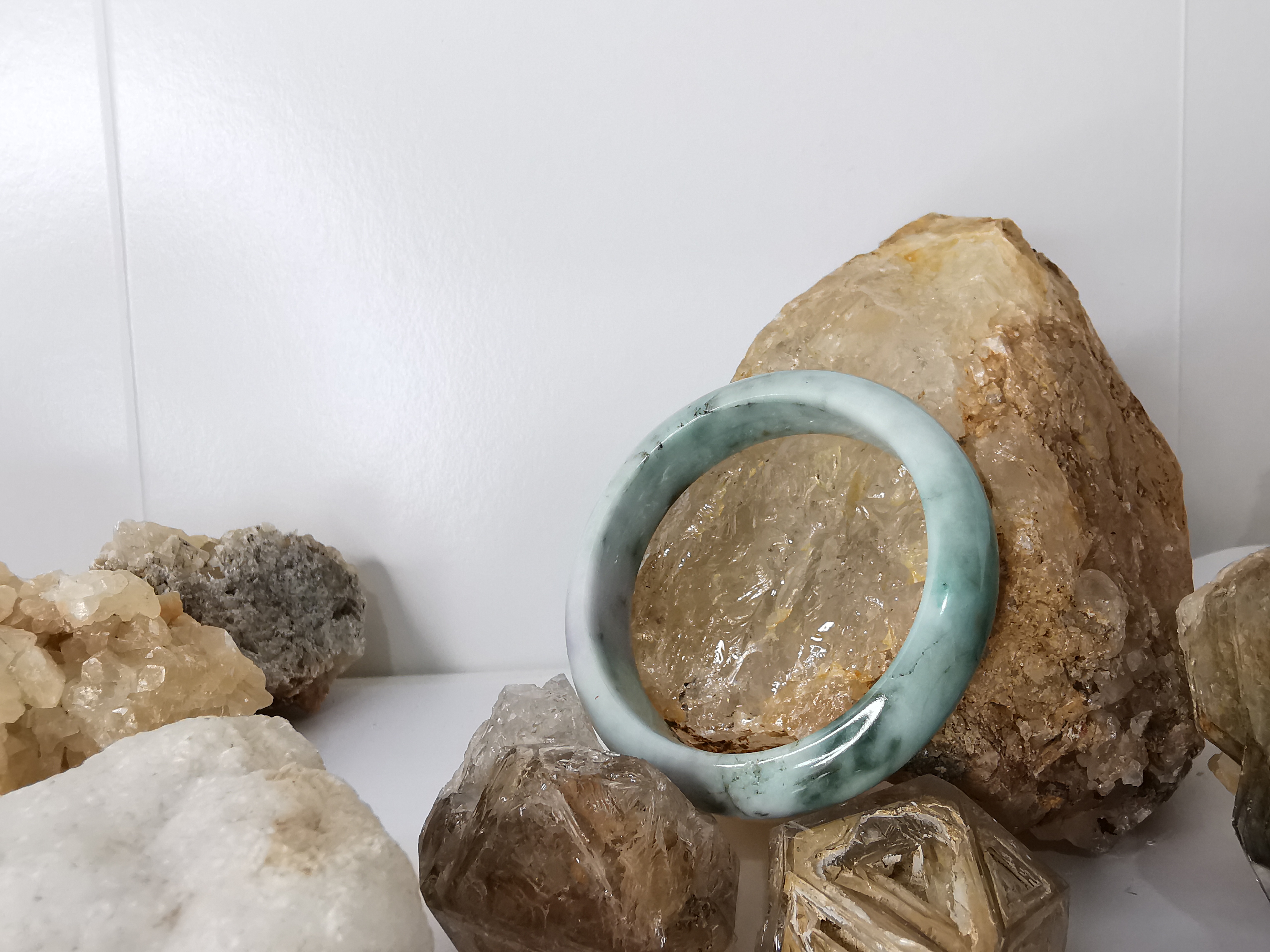 Violet Green Jade Bangle กำไลหยกเจไดต์แท้ Diameter/ เส้นผ่านศูนย์กลางด้านใน 53 mm.