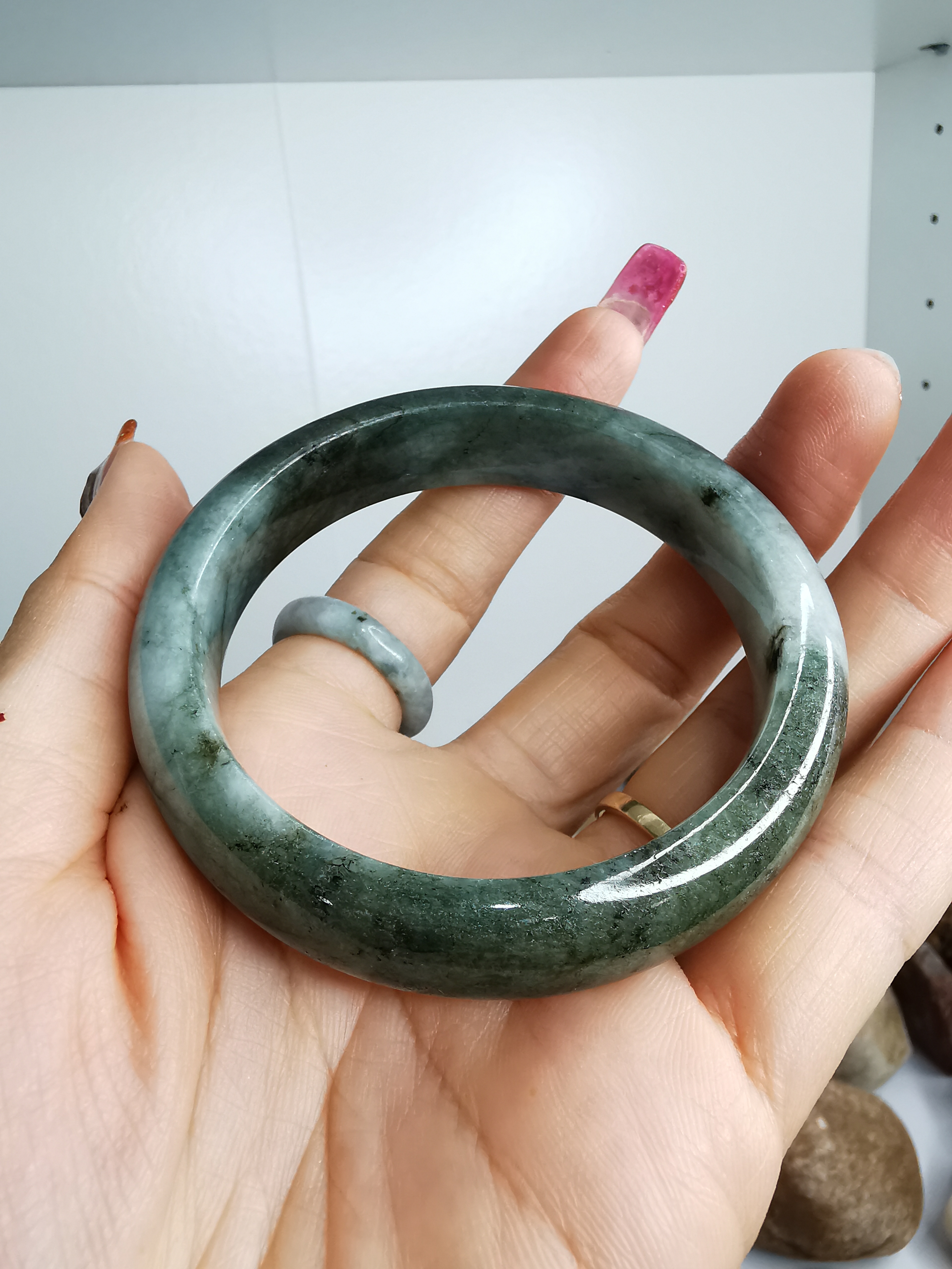 Green Bangle กำไลหยกเจไดต์แท้ Diameter/ เส้นผ่านศูนย์กลางด้านใน 55 mm.*