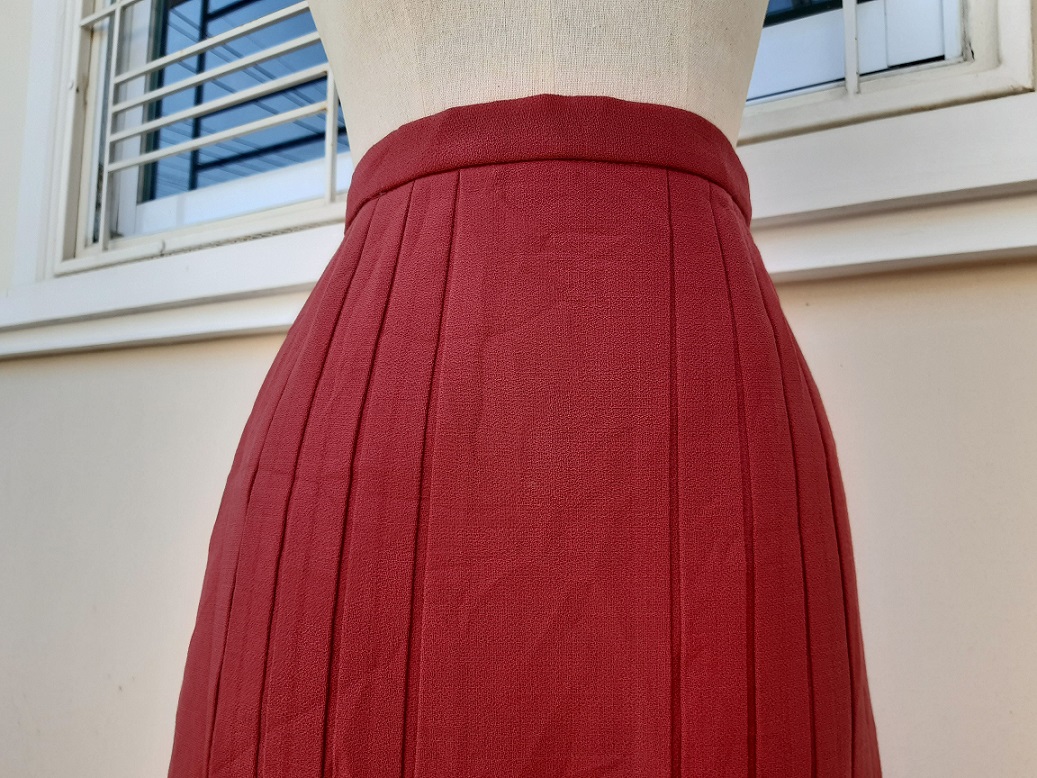 กระโปรงพลีทจีบรอบหน้า-หลัง สีแดงสละ (Vintage skirt)