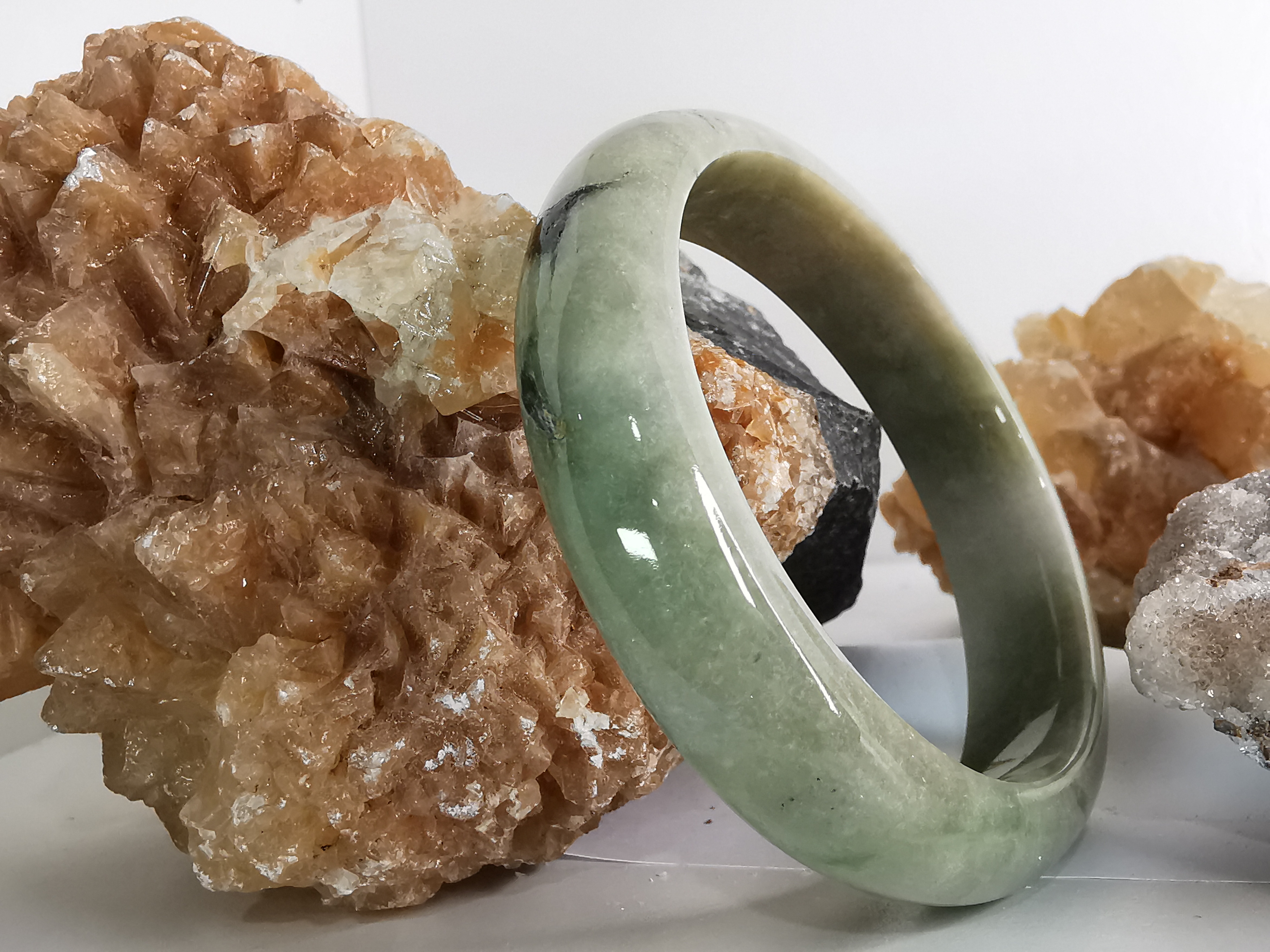 Green Yellow Bangle กำไลหยกเจไดต์แท้ Diameter/ เส้นผ่านศูนย์กลางด้านใน 58 mm.