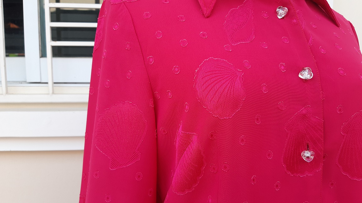 เสื้อเชิ้ตสีชมพูช็อคกิ้ง พิงค์