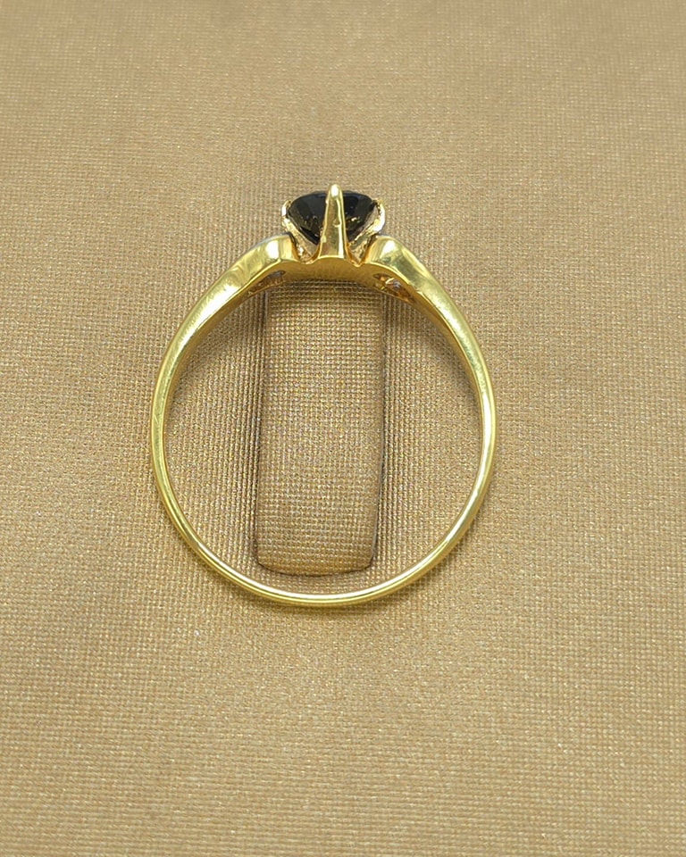 🚫ปิดการขาย(SoIdOut)🚫 แหวนทองคำ 90% งานเก่า ประดับพลอยไพลิน เพชรเกสร 1.5 ตัง 6 เม็ด รวม 9 ตัง น้ำ 95-96 ความสะอาด vvs-vs ไซส์ 54 น้ำหนัก 2.34 กรัม ราคา 5,800.-(Net)