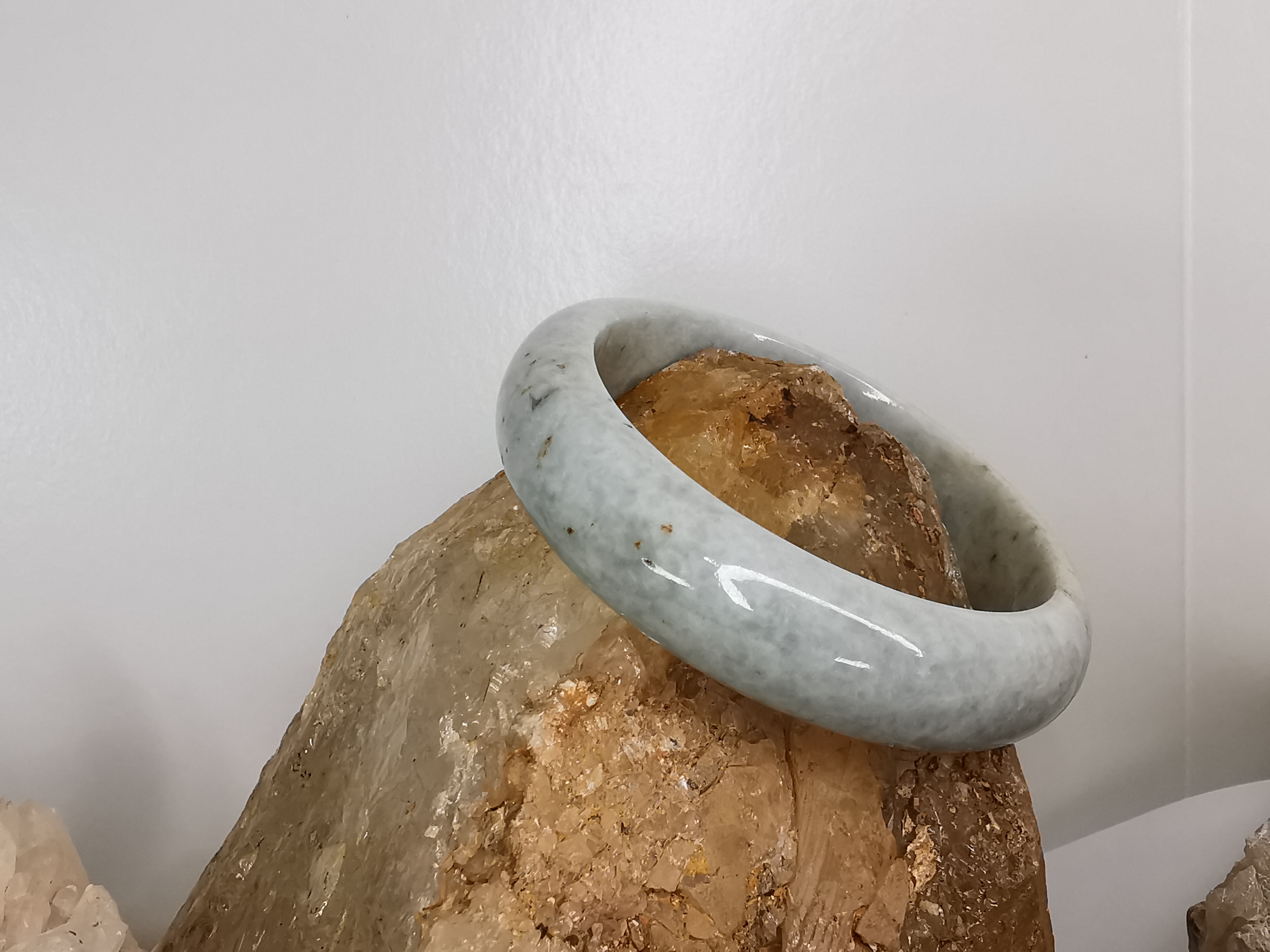 White Green Jade Bangle กำไลหยกเจไดต์แท้ Diameter/ เส้นผ่านศูนย์กลางด้านใน 55 mm.