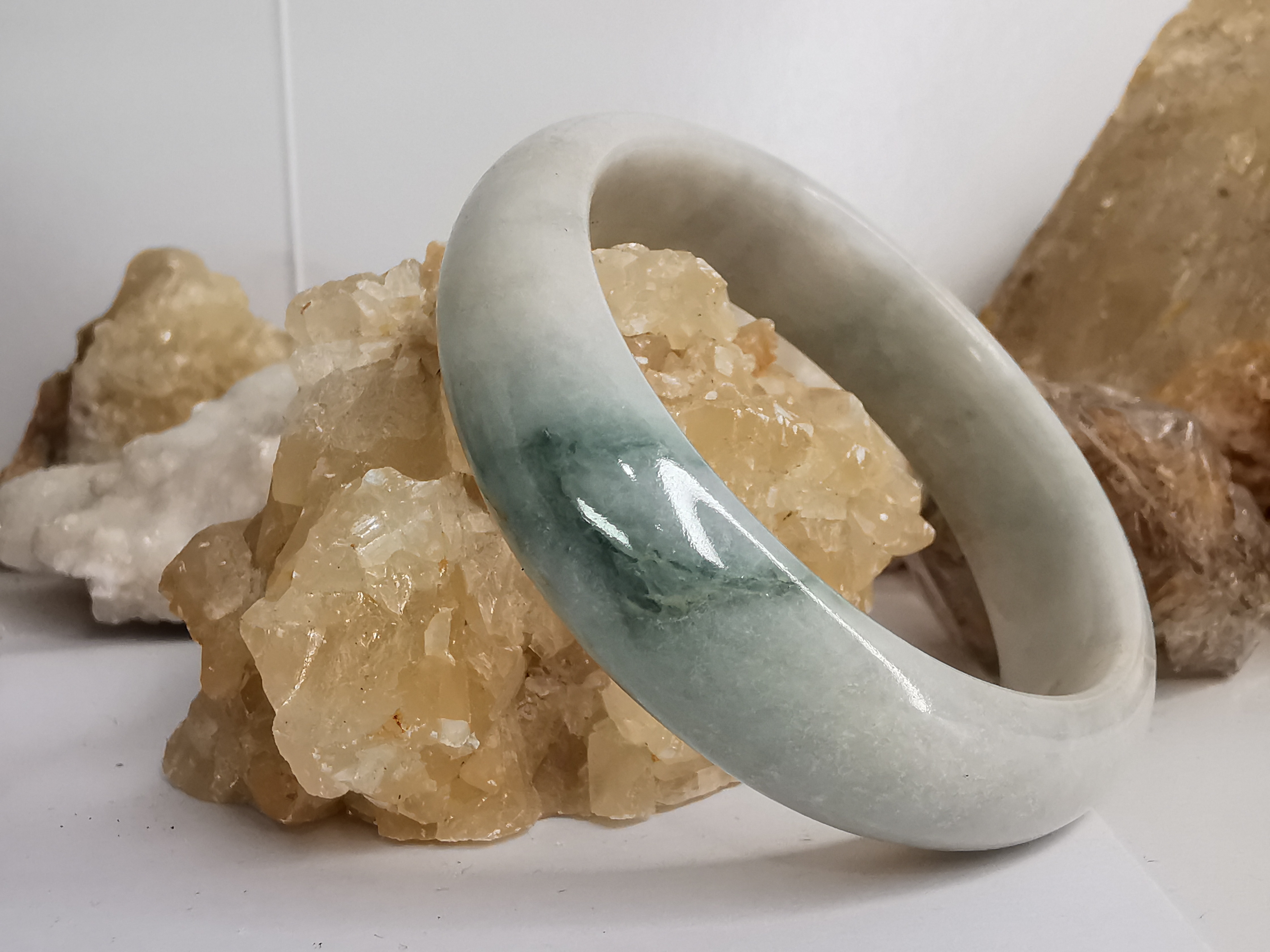White Green Jade Bangle กำไลหยกเจไดต์แท้ Diameter/ เส้นผ่านศูนย์กลางด้านใน 56 mm.