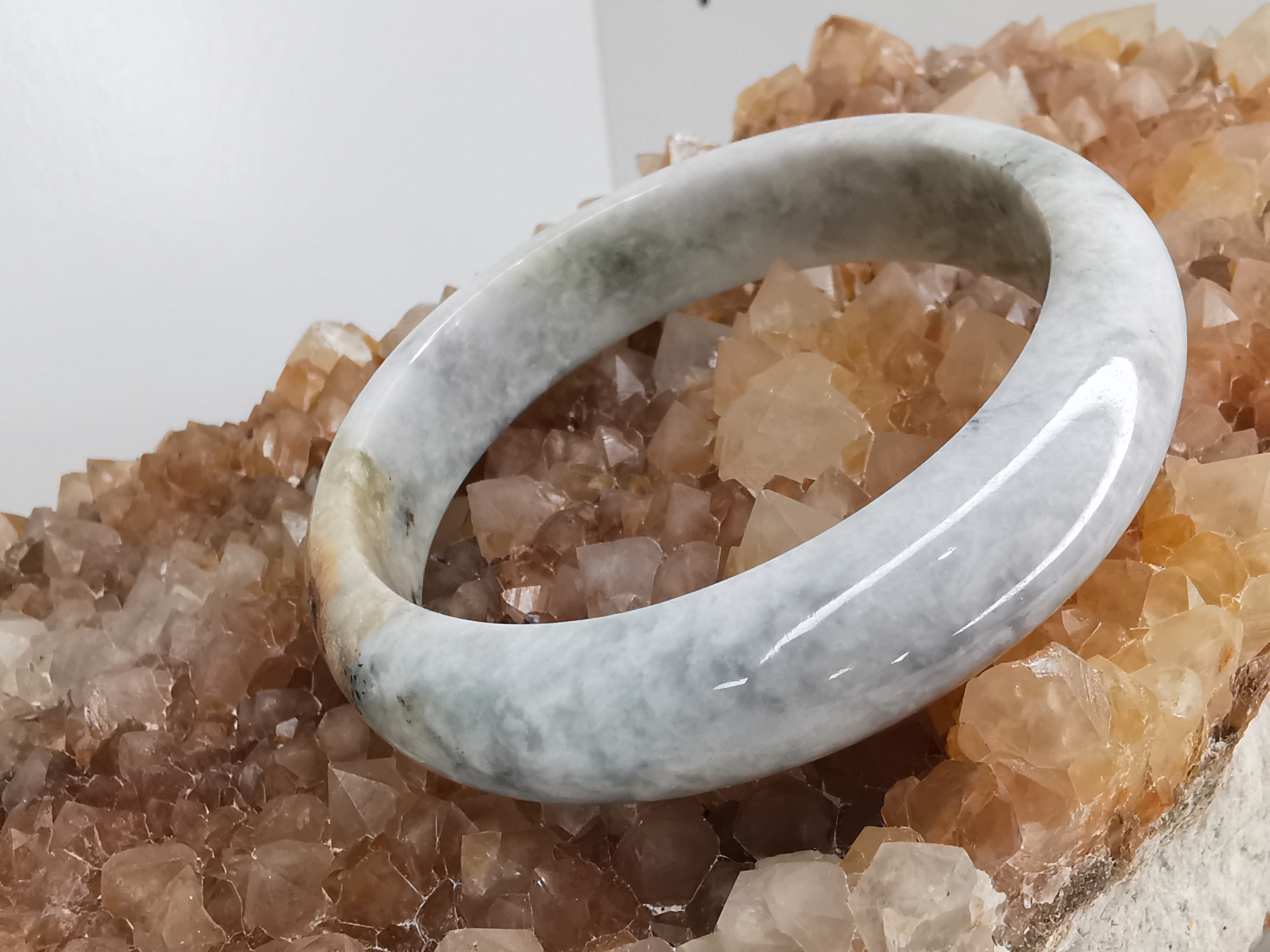 White Green Yellow Brown Jade Bangle กำไลหยกเจไดต์แท้ Diameter/ เส้นผ่านศูนย์กลางด้านใน 57 mm.