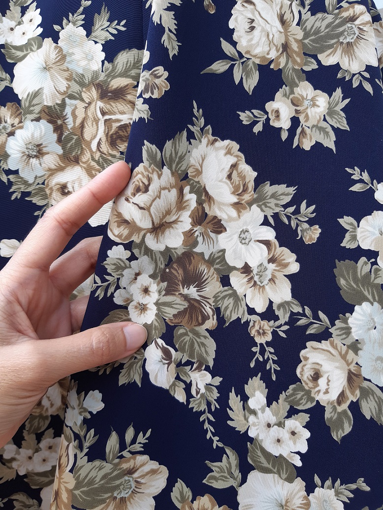 กระโปรงวินเทจลายดอกไม้ พื้นสีกรมท่า