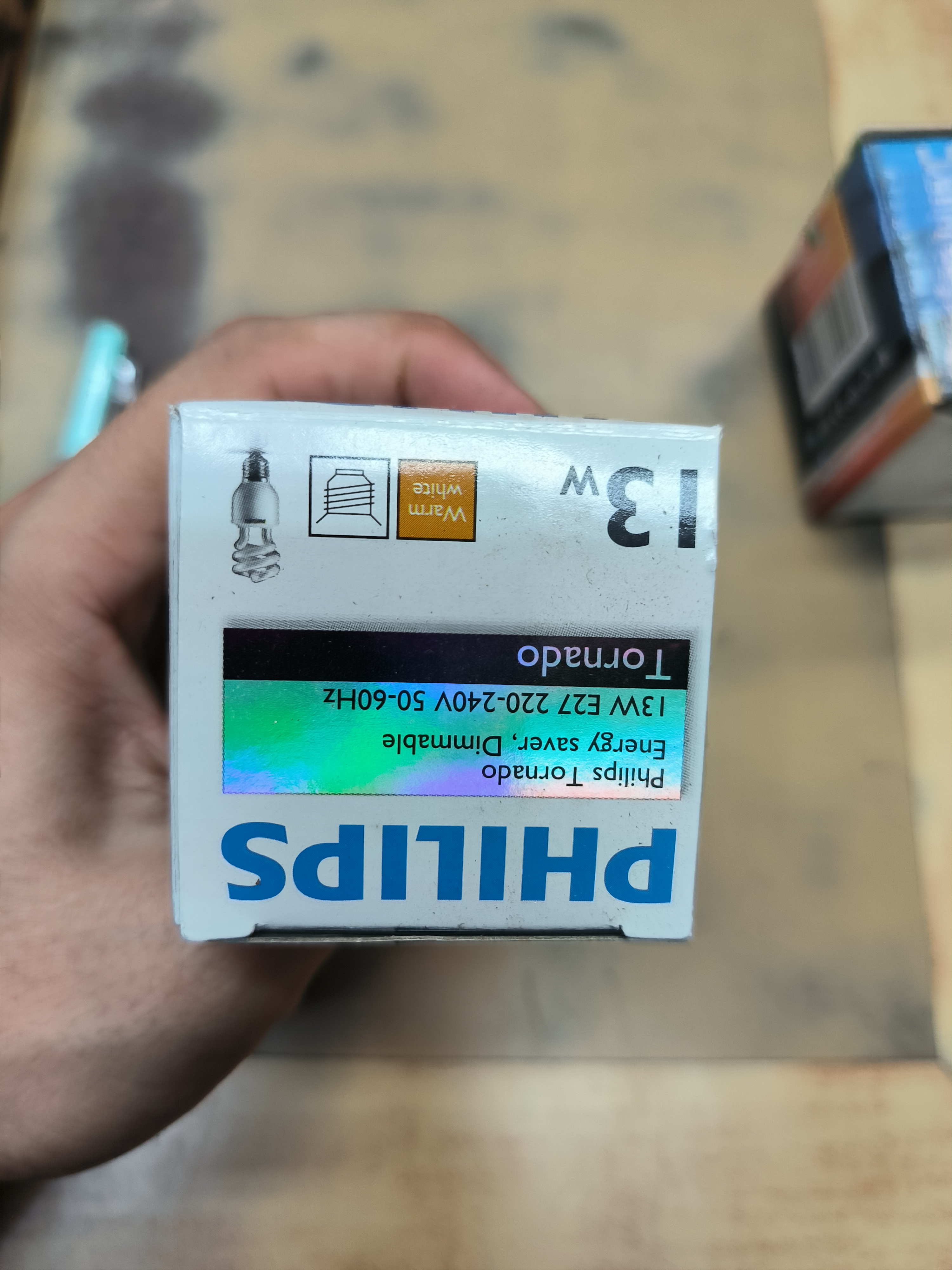 philips หลอดคอมแพคท์ฟลูออเรสเซนต์ 13W ทอนาโด หรี่แสงได้ แสงส้ม (Compact Fluorescent Lamp (Dimmer Switch)