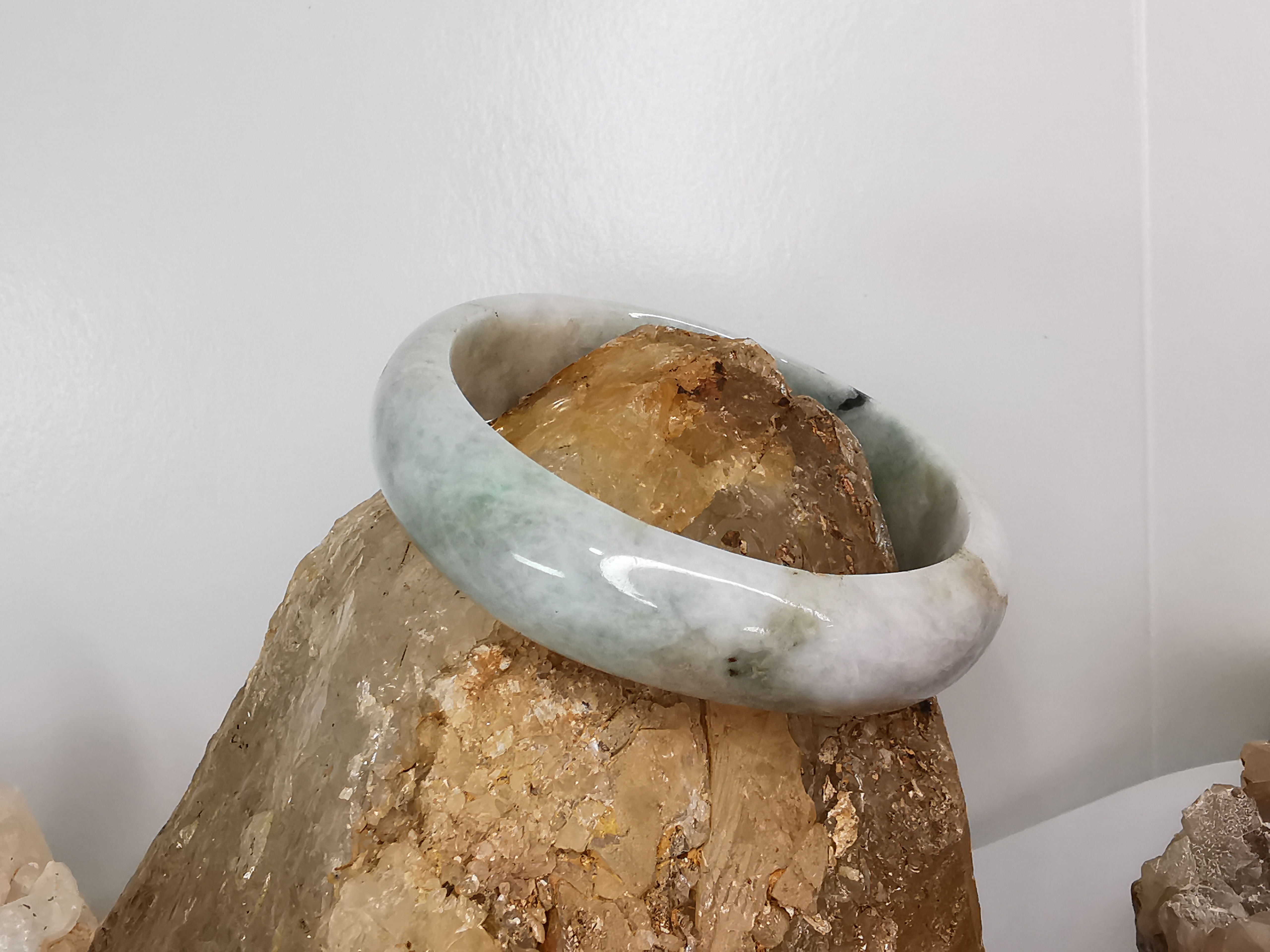 White Green Jade Bangle กำไลหยกเจไดต์แท้ Diameter/ เส้นผ่านศูนย์กลางด้านใน 57 mm.