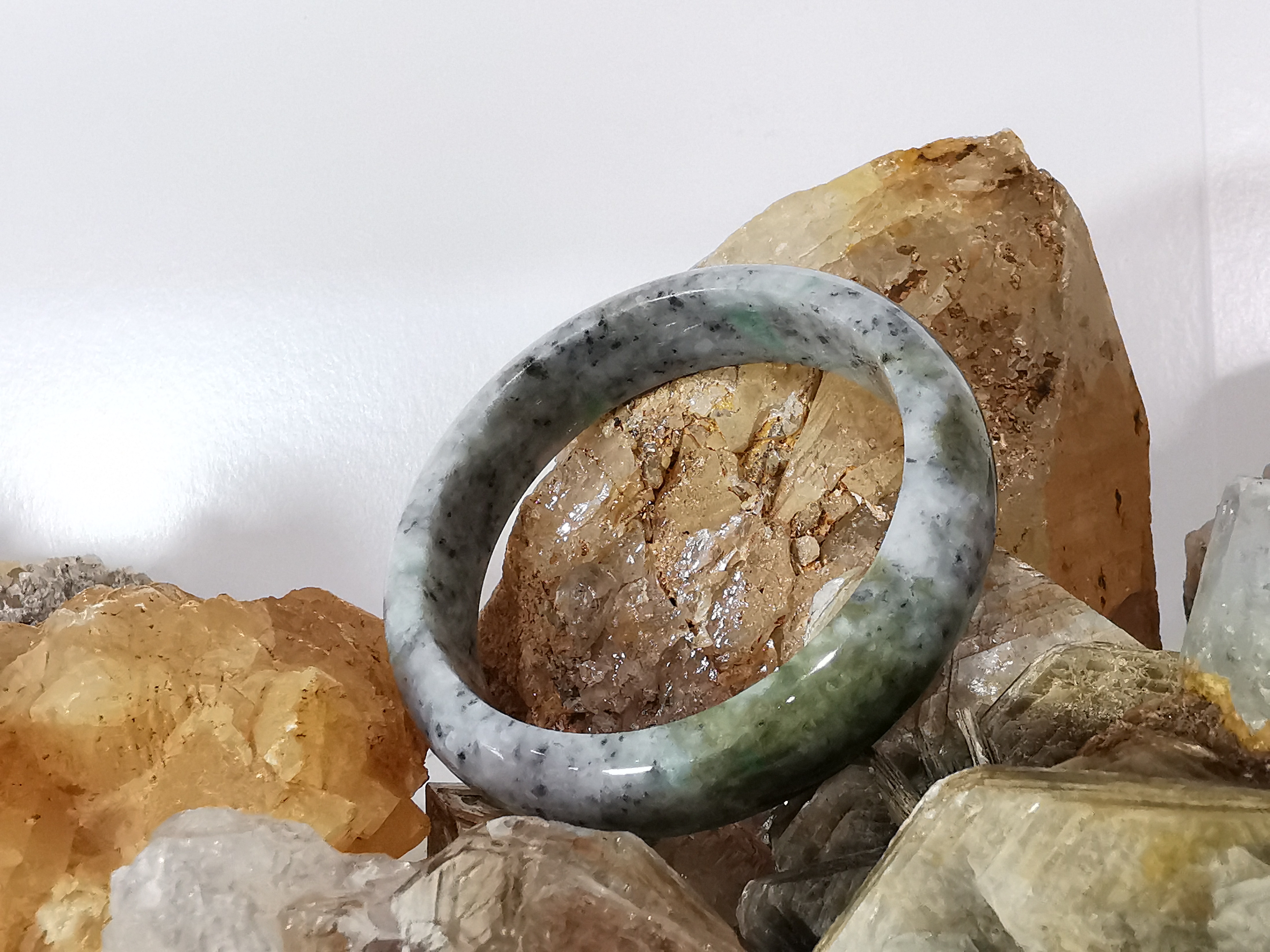 Green Grey White Bangle กำไลหยกเจไดต์แท้ Diameter/ เส้นผ่านศูนย์กลางด้านใน 59 mm.