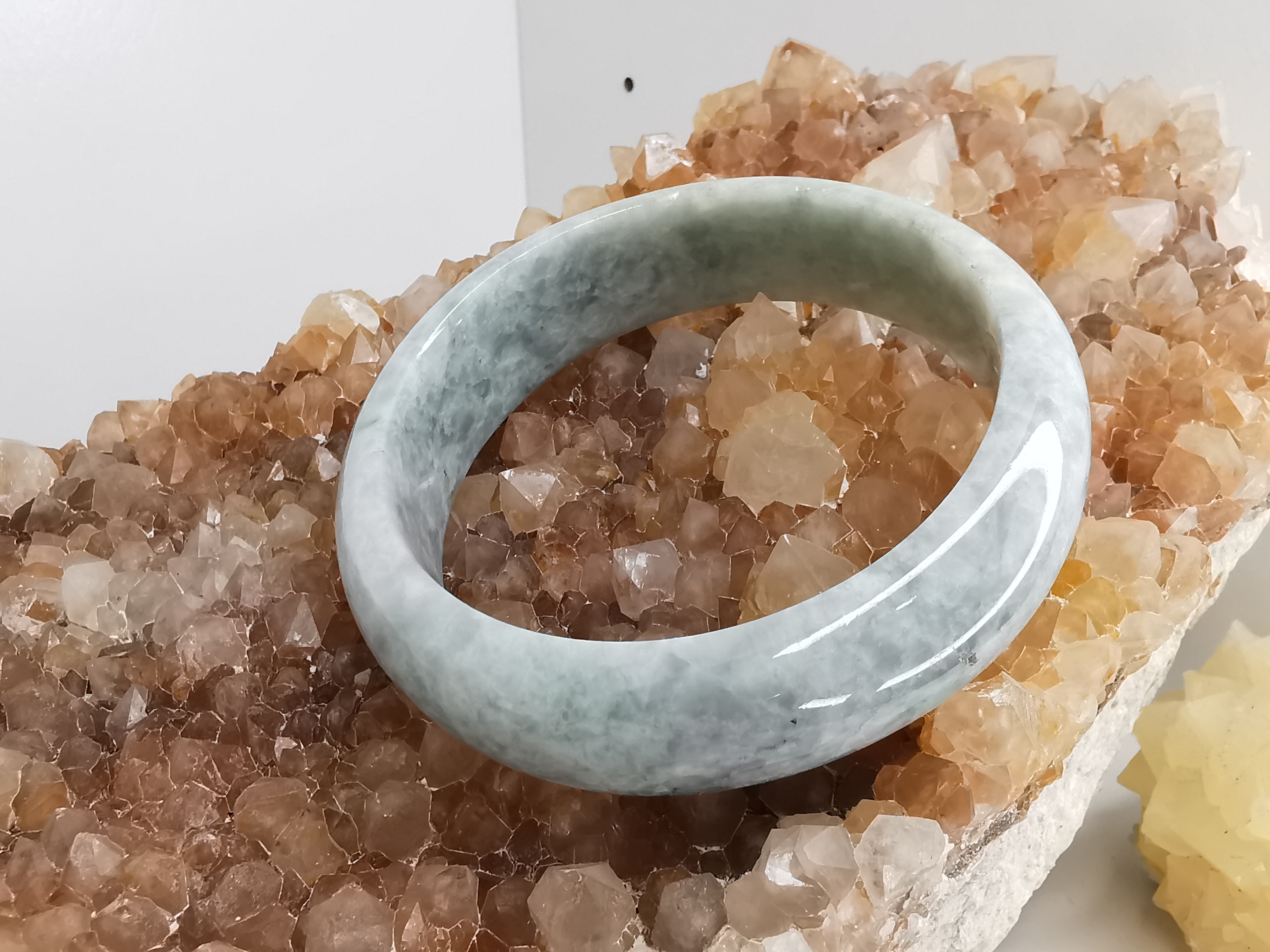 Green White Jade Bangle กำไลหยกเจไดต์แท้ Diameter/ เส้นผ่านศูนย์กลางด้านใน 59 mm.