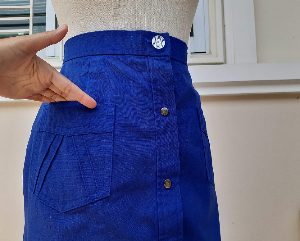 กระโปรงวินเทจรงเอสีน้ำเงินสดใส