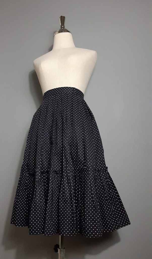 กระโปรงสีดำลายจุด งานญี่ปุ่น