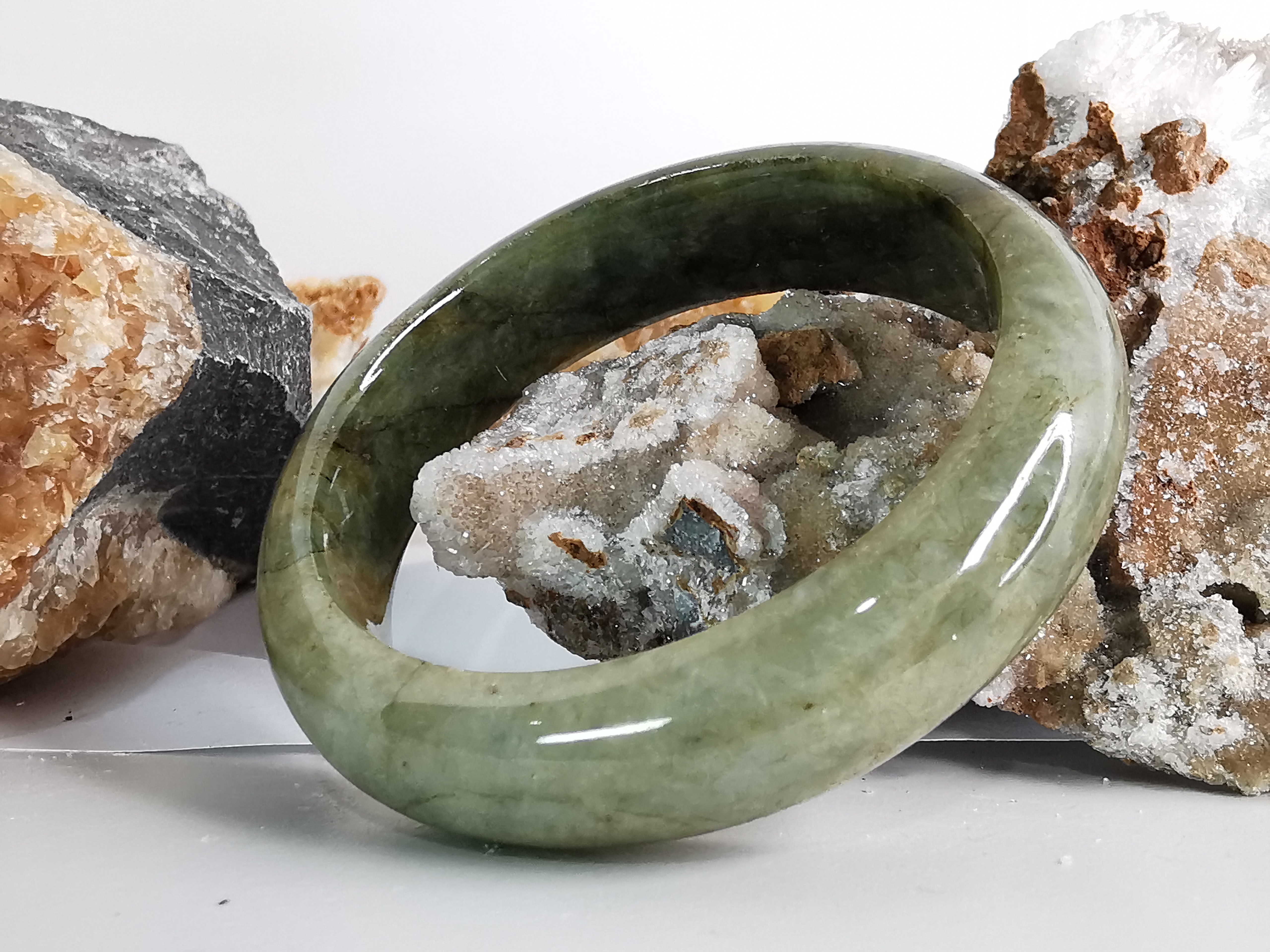 Green Brown Jade Bangle กำไลหยกเจไดต์แท้ Diameter/ เส้นผ่านศูนย์กลางด้านใน 51 mm.