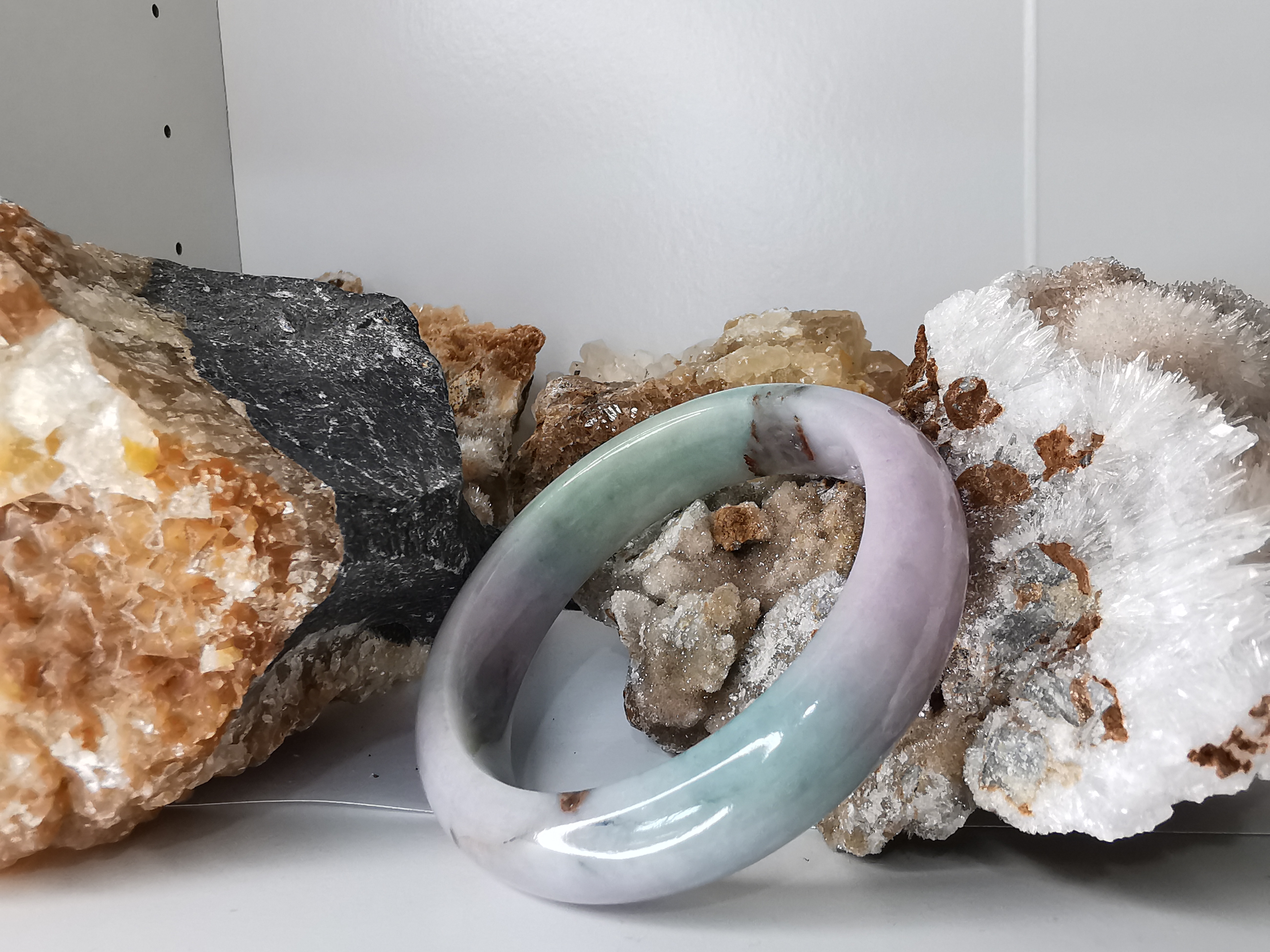 Violet Green Red Jade Bangle กำไลหยกเจไดต์แท้ Diameter/ เส้นผ่านศูนย์กลางด้านใน 55 mm.