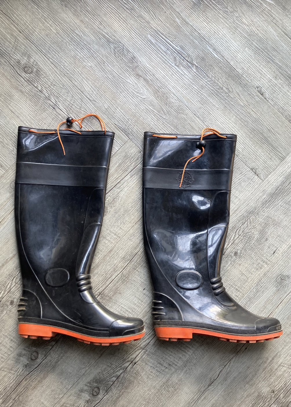 G 220628 รองเท้าบูทยาง ราคาเช่า 30 บาท ต่อ 1 วัน