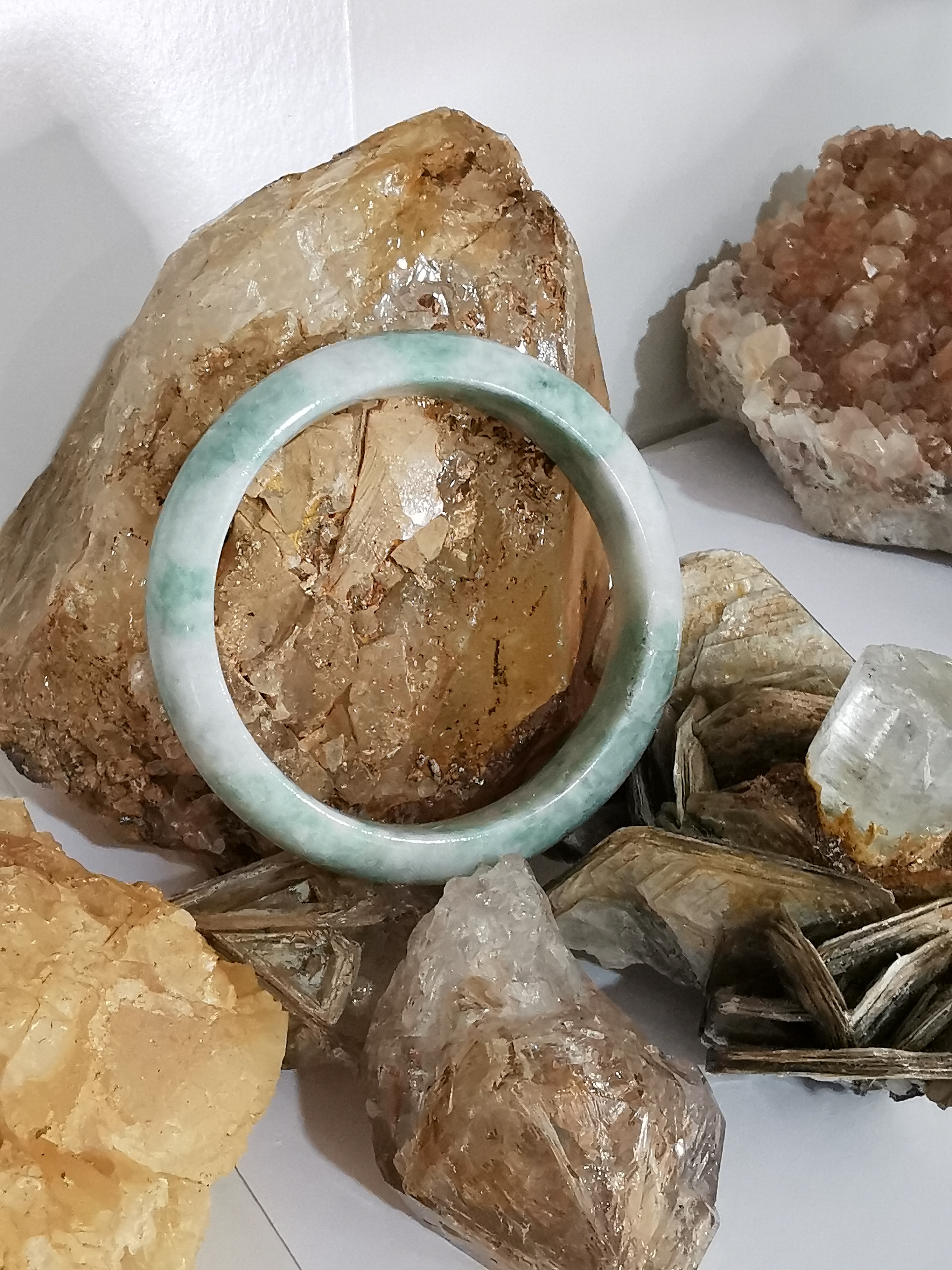 Green White Bangle กำไลหยกเจไดต์แท้ Diameter/ เส้นผ่านศูนย์กลางด้านใน 59 mm.*