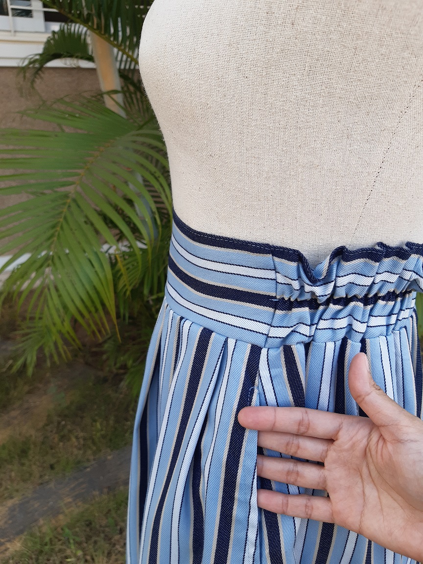 กระโปรงสีฟ้า