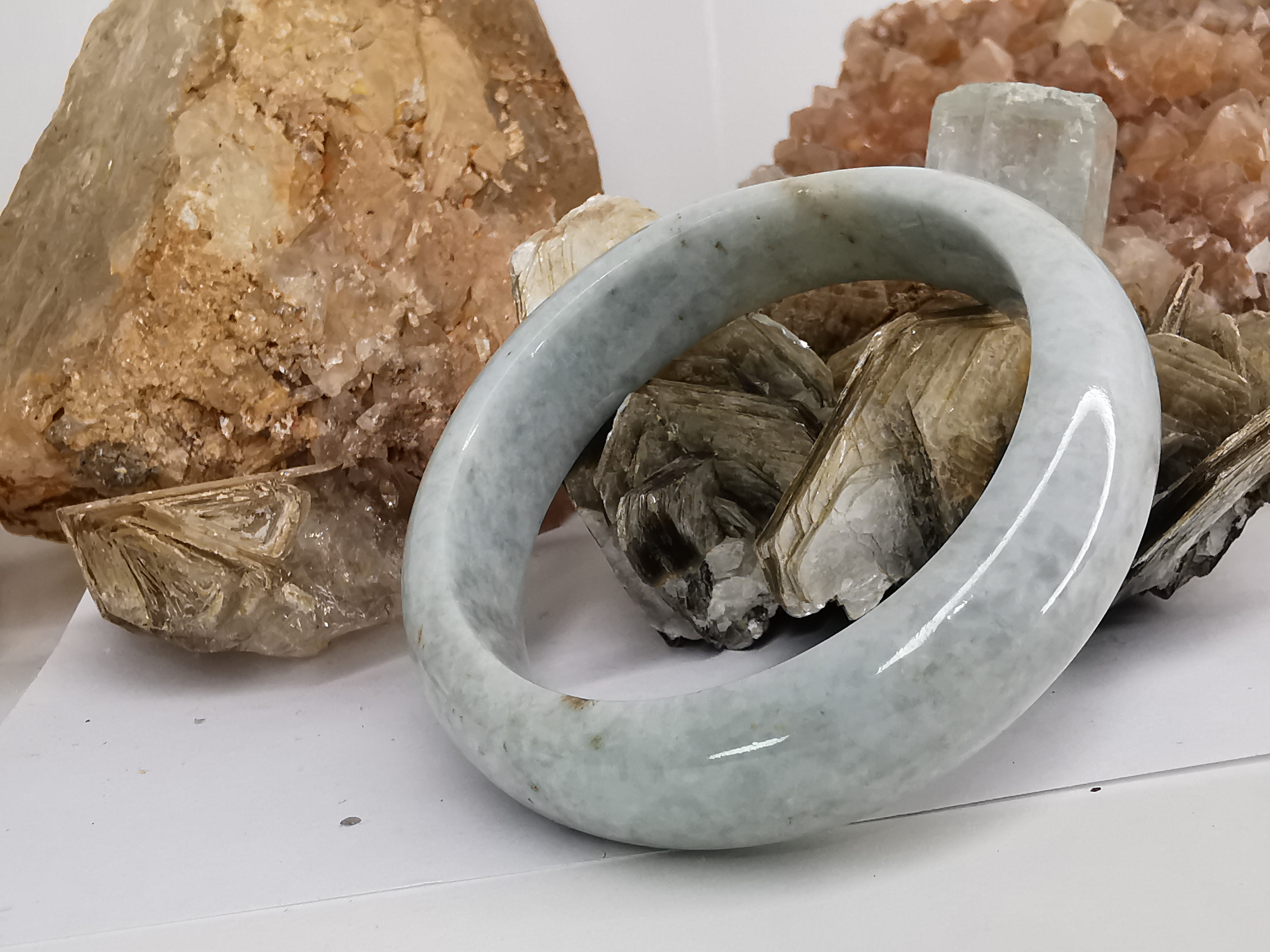 White Green Jade Bangle กำไลหยกเจไดต์แท้ Diameter/ เส้นผ่านศูนย์กลางด้านใน 55 mm.