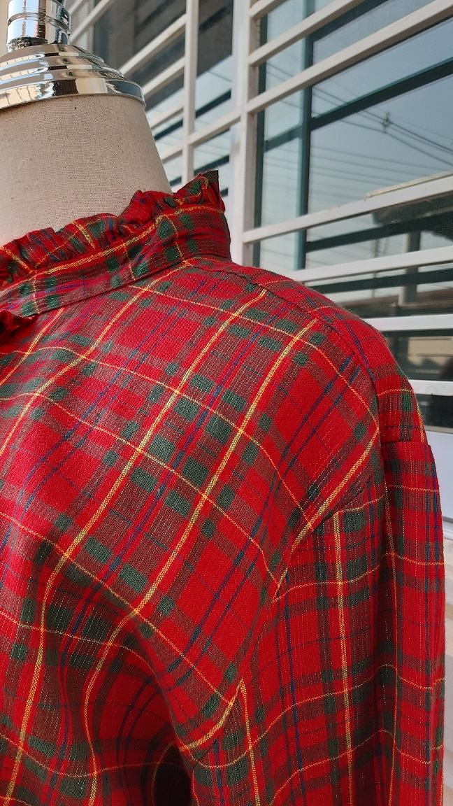 เสื้อลายสก็อตสีแดง ผ้าวิ๊งๆ