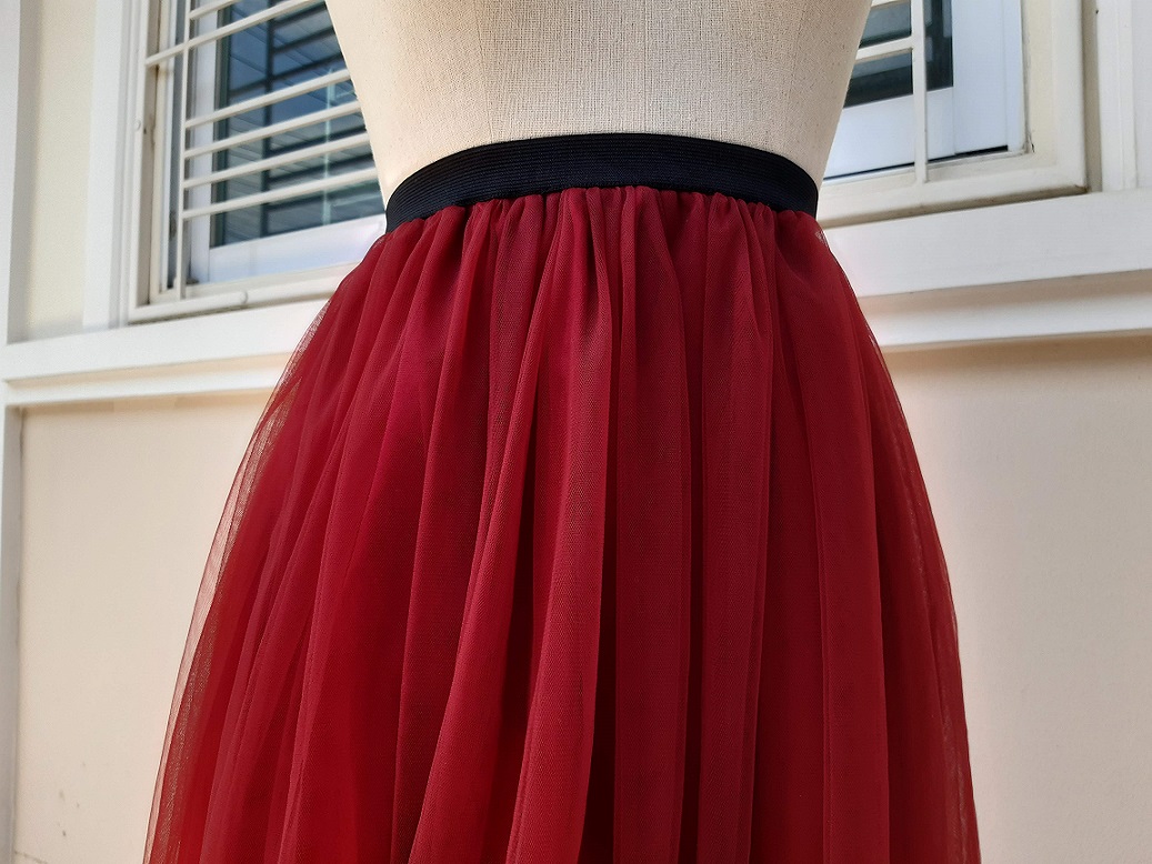 กระโปรงผ้ามุ้งสีแดงสวยๆ