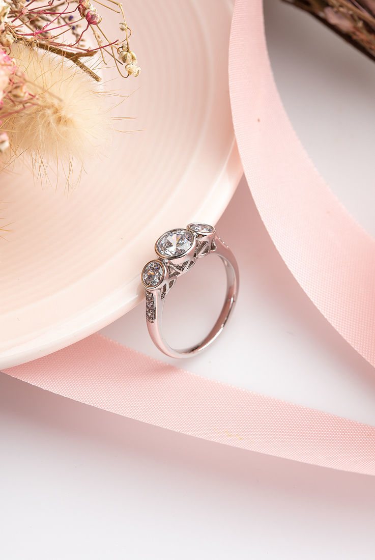 DIAMOND 18K WHITE GOLD RING แหวน เพชร ทอง 18K Pre-order