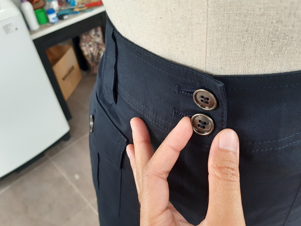 กระโปรงสั้นสีกรมท่า มีกระเป๋าข้าง