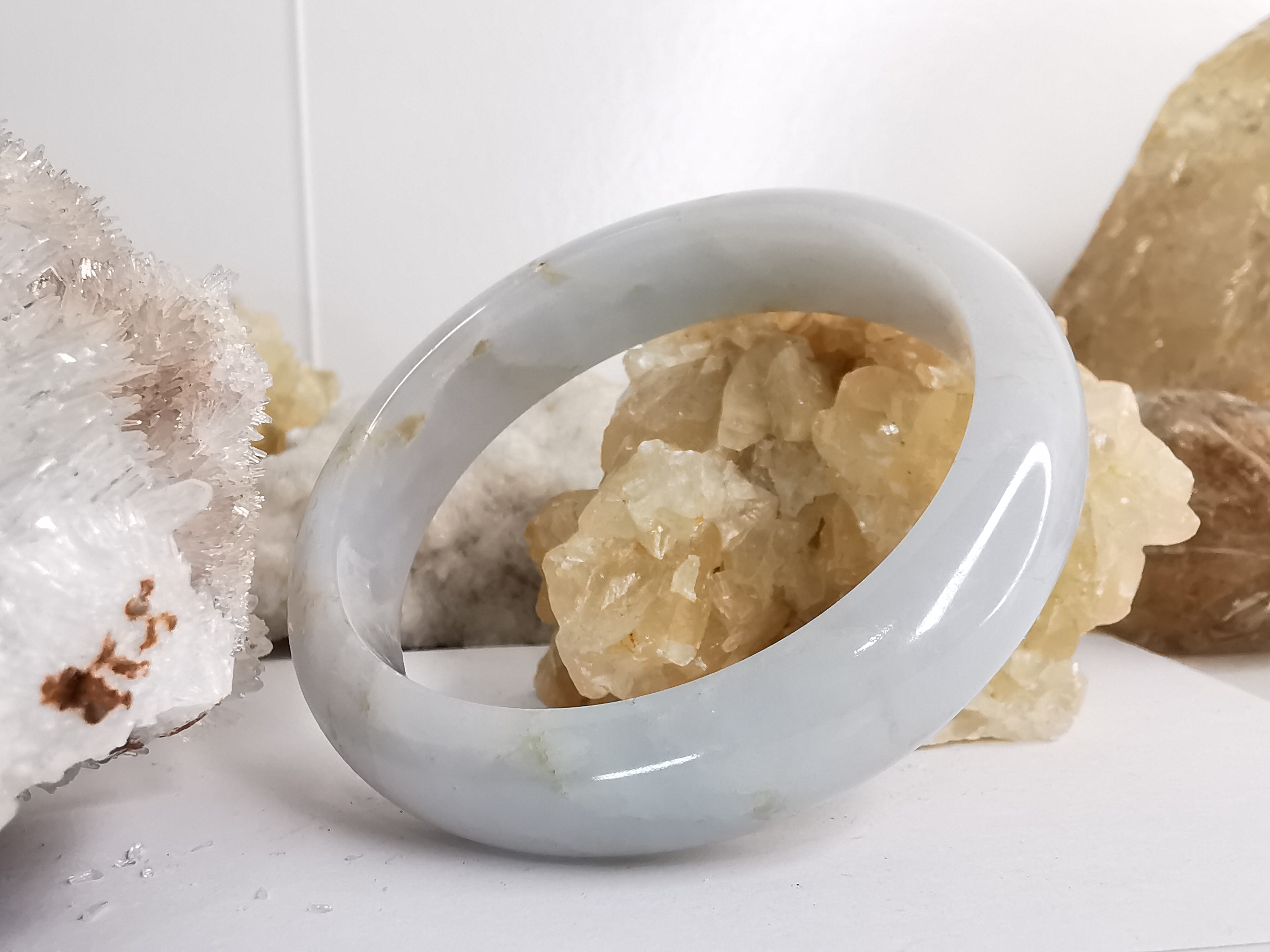 White Green Bangle กำไลหยกเจไดต์แท้ Diameter/ เส้นผ่านศูนย์กลางด้านใน 57 mm.*