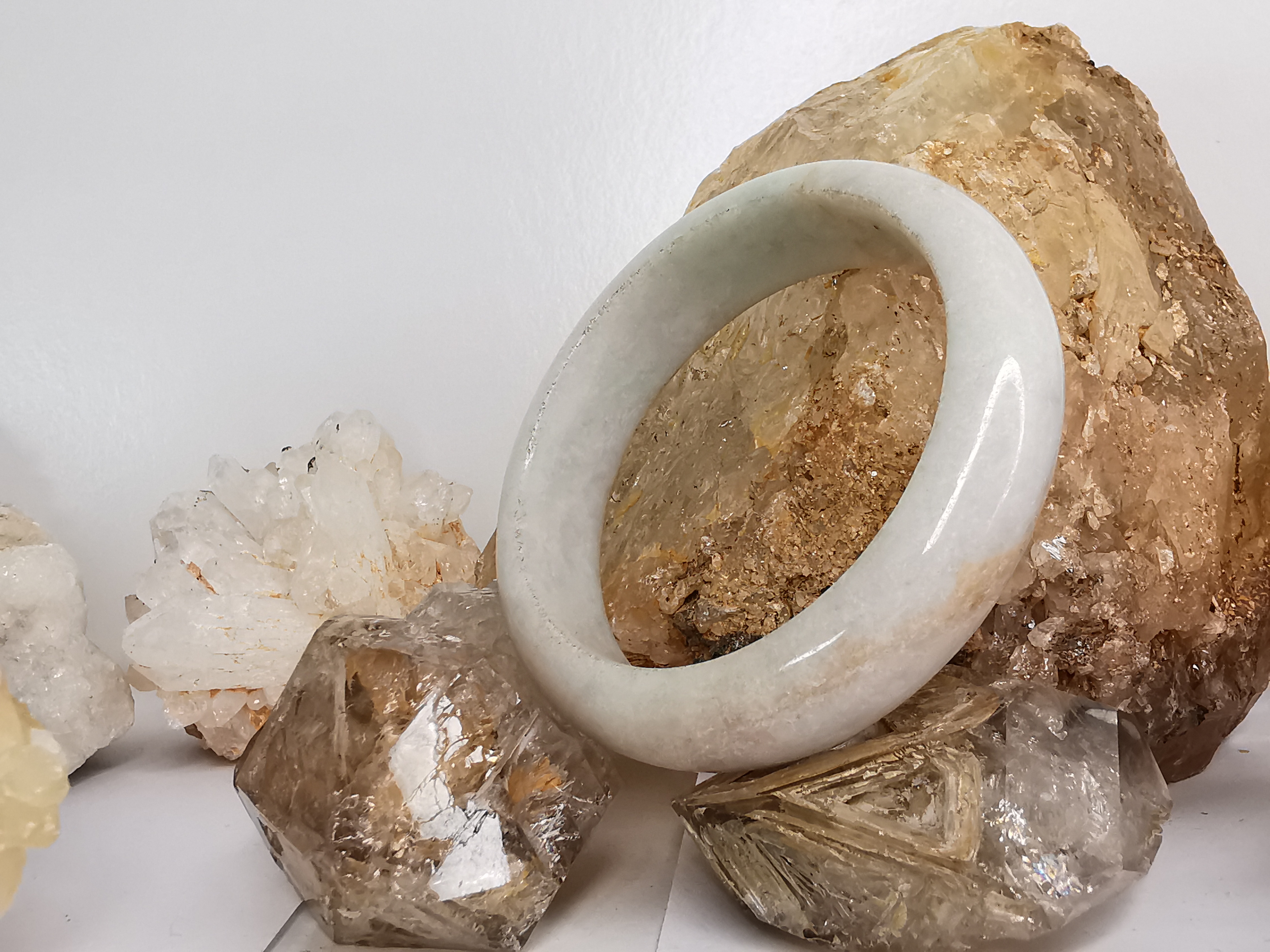 White Green Yellow Jade Bangle กำไลหยกเจไดต์แท้ Diameter/ เส้นผ่านศูนย์กลางด้านใน 55 mm.