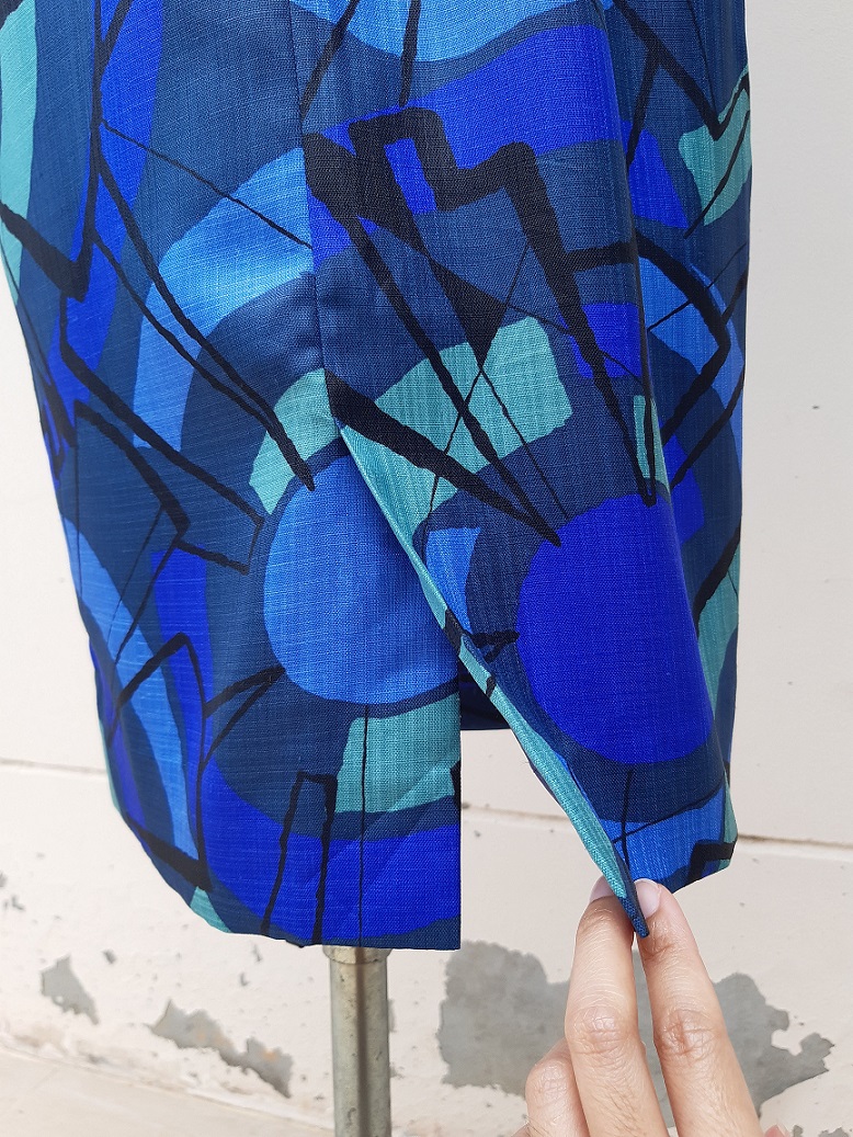 กระโปรงวินเทจทรงเอลายกราฟฟิคสีน้ำเงิน-เขียวมิ้นต์