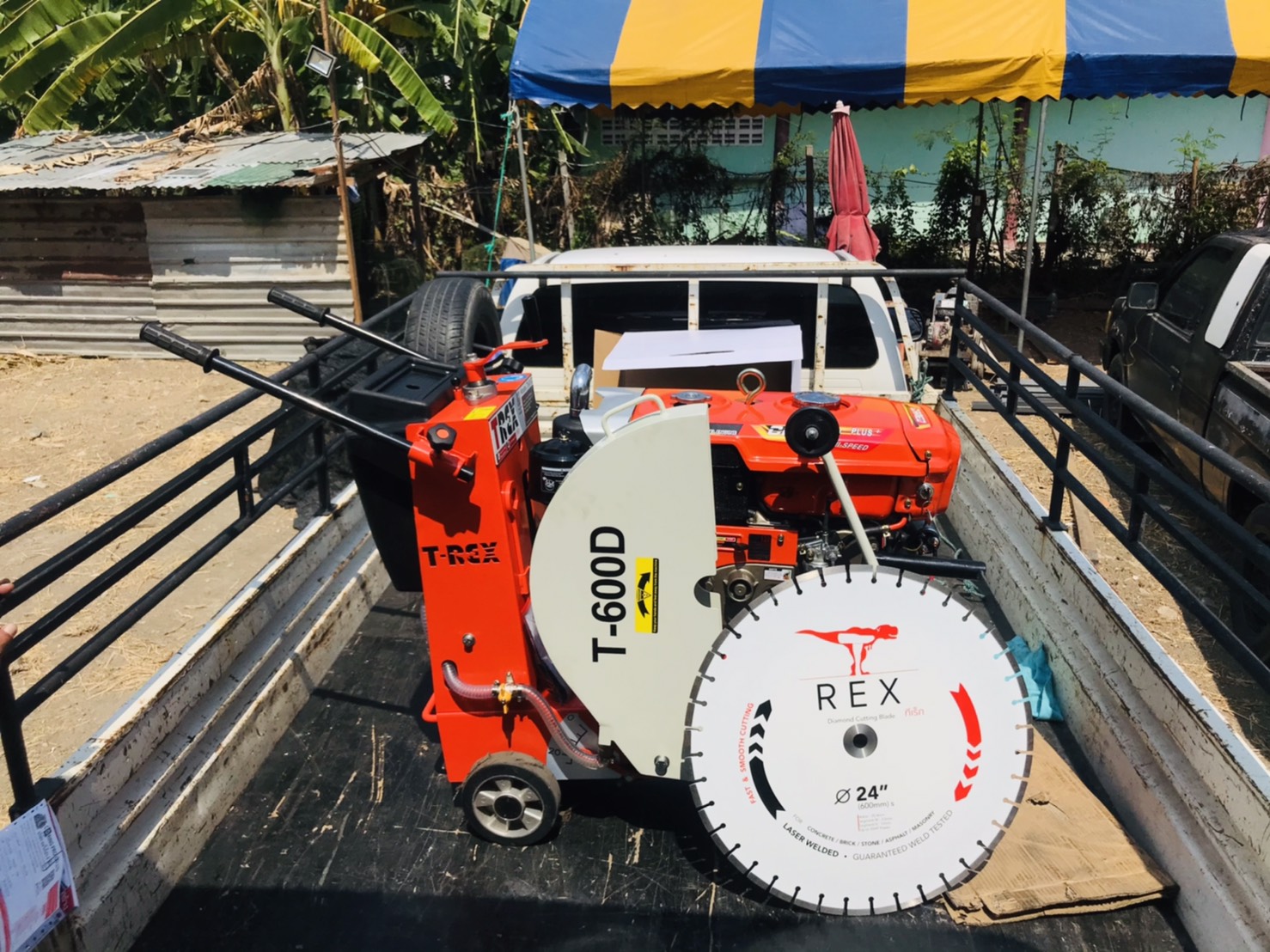 รถตัดถนน ตัดคอนกรีตทีเร็ก T-REX T600D CAMEO 12 แรง ดีเซล สตาร์ทมือหมุน ตัดลึกได้ 22cm รองรับใบตัดได้ถึง 24"