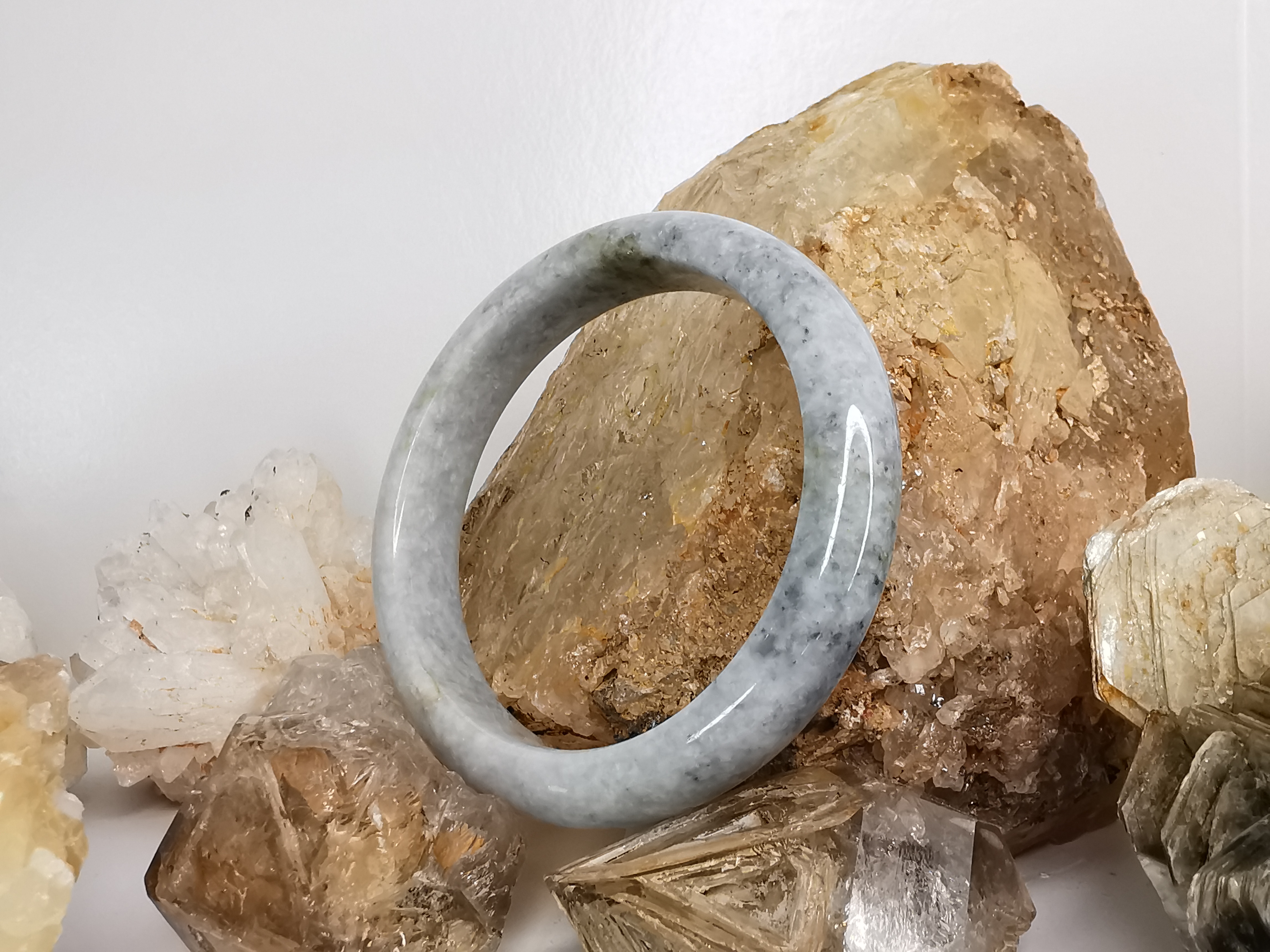 White Grey Green Bangle กำไลหยกเจไดต์แท้ Diameter/ เส้นผ่านศูนย์กลางด้านใน 58 mm.