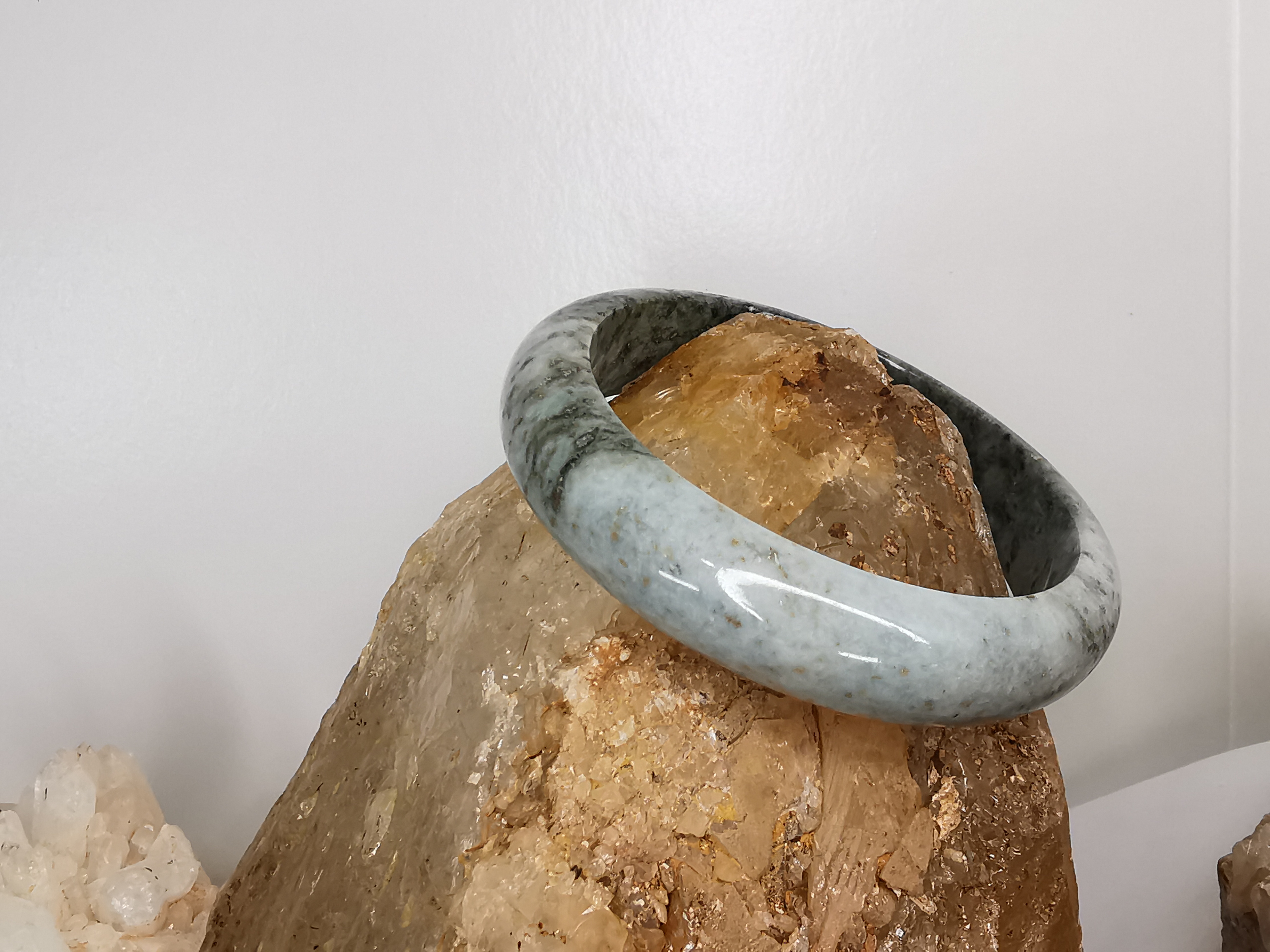 Green Brown Yellow White Jade Bangle กำไลหยกเจไดต์แท้ Diameter/ เส้นผ่านศูนย์กลางด้านใน 58 mm.