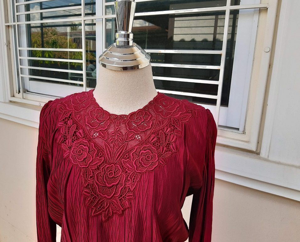 เสื้ออัดพลีทญี่ปุ่นสีแดง