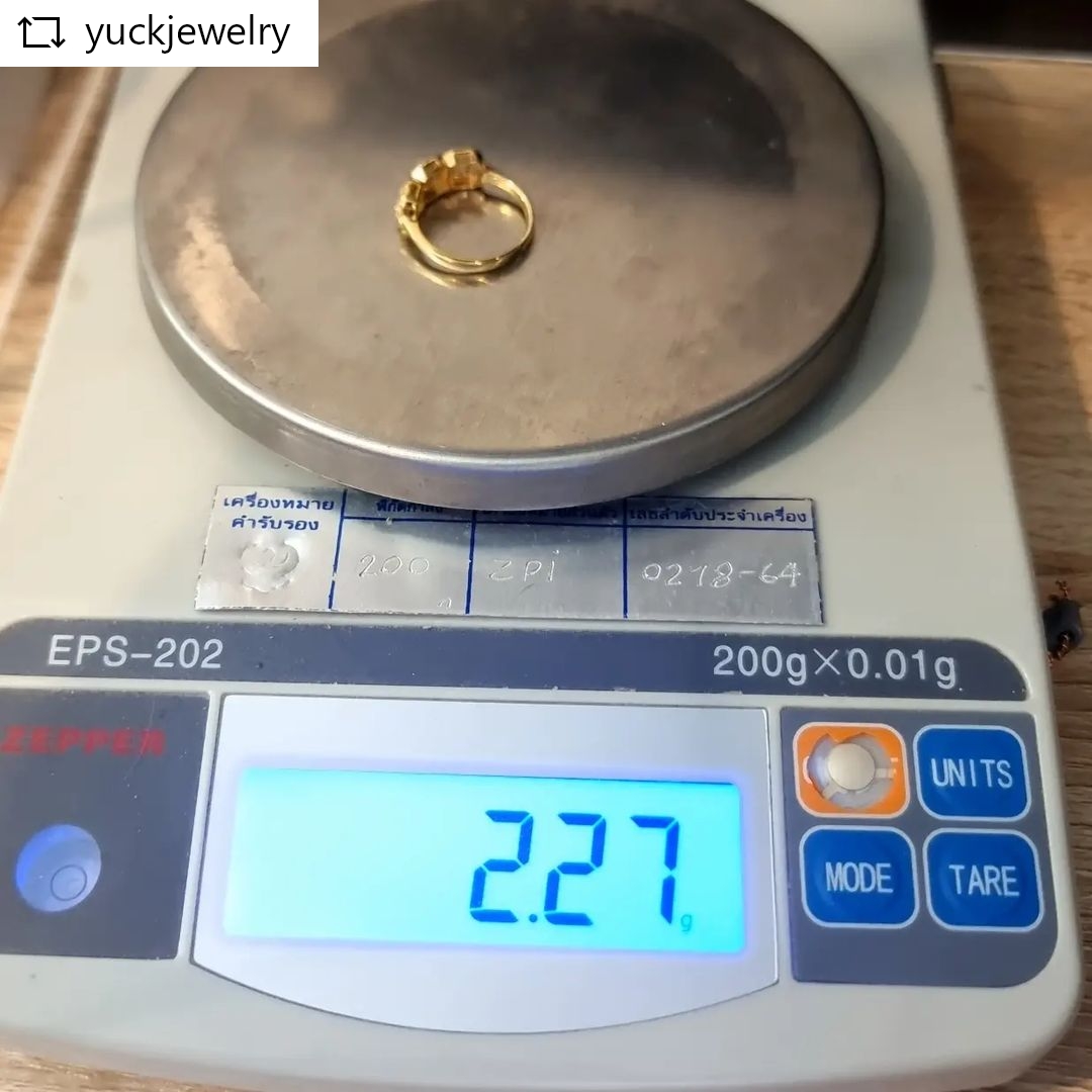 🚫ปิดการขาย(SoIdOut)🚫แหวนทองคำ 9K เพชรเกสร 1 ตัง 6 เม็ด 0.5 ตัง 72 เม็ด เพชร Baggutte 3 ตัง 9 เม็ด รวม 69 ตัง น้ำ 95-96 ความสะอาด vs-si ไซส์ 52.5 น้ำหนัก 2.27 กรัม