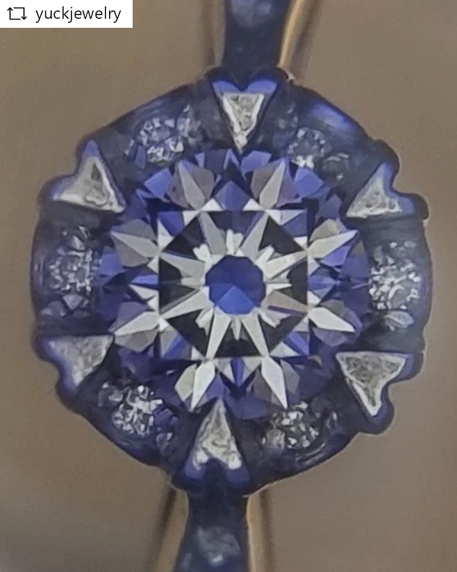 ❌️ปิดการขาย(SoIdOut)❌️แหวนทองคำ 18K เพชรเกสร 20 ตัง 1 เม็ด น้ำ 96(H) ความสะอาด vvs เพชรขึ้น Arrow สวยงาม เพชรข้าง 1.5 ตัง 6 เม็ด 1 ตัง 4 เม็ด 0.25 ตัง 6 เม็ด รวม 14.5 ตัง น้ำ 96-97 ความสะอาด vvs-vs ไซส์ 54 น้ำหนัก 2.22 กรัม