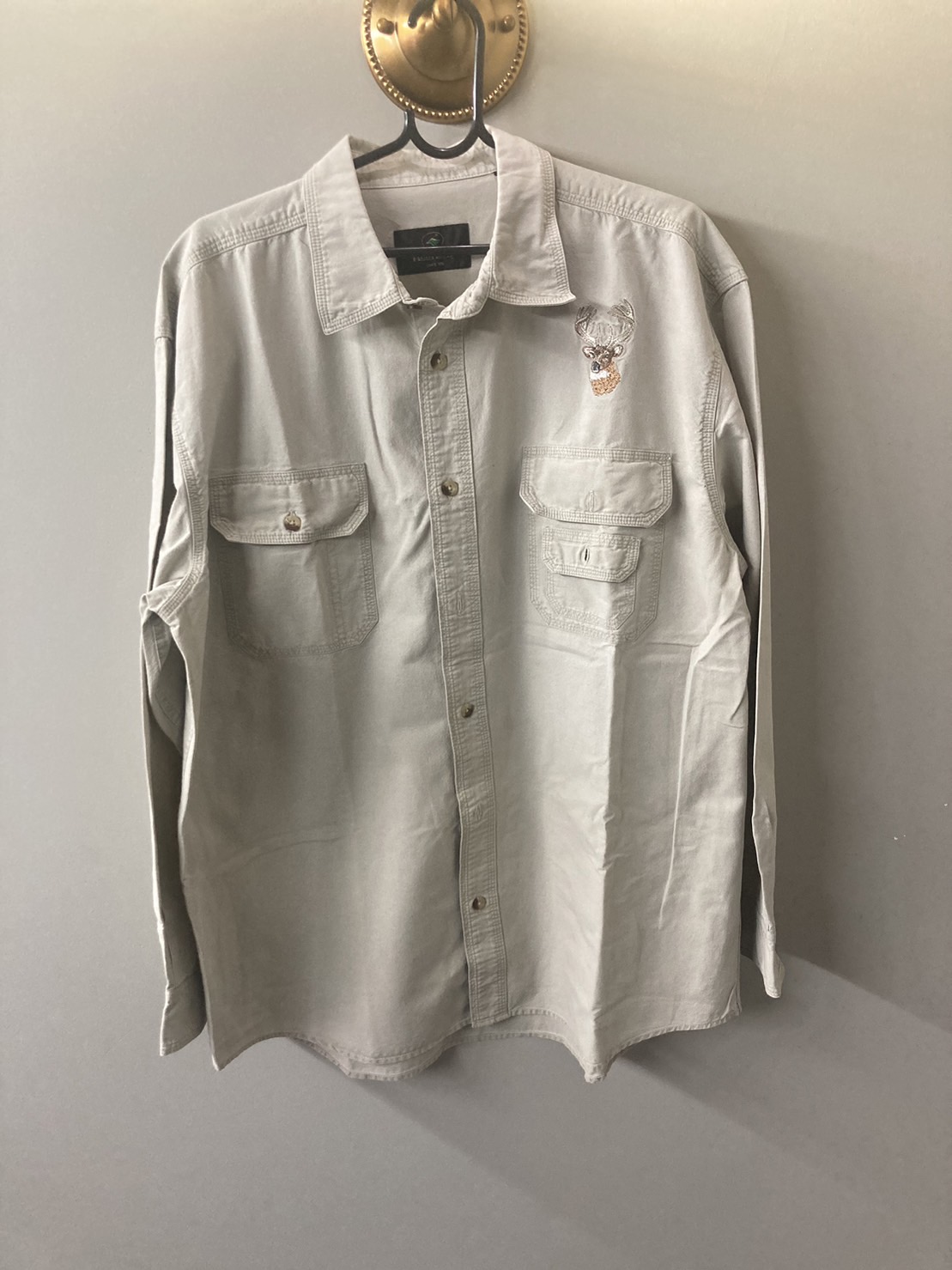 G 220021 เสื้อเชิ้ตแขนยาว ราคาเช่า 30 บาท ต่อ 1 วัน(ขายแล้ว)