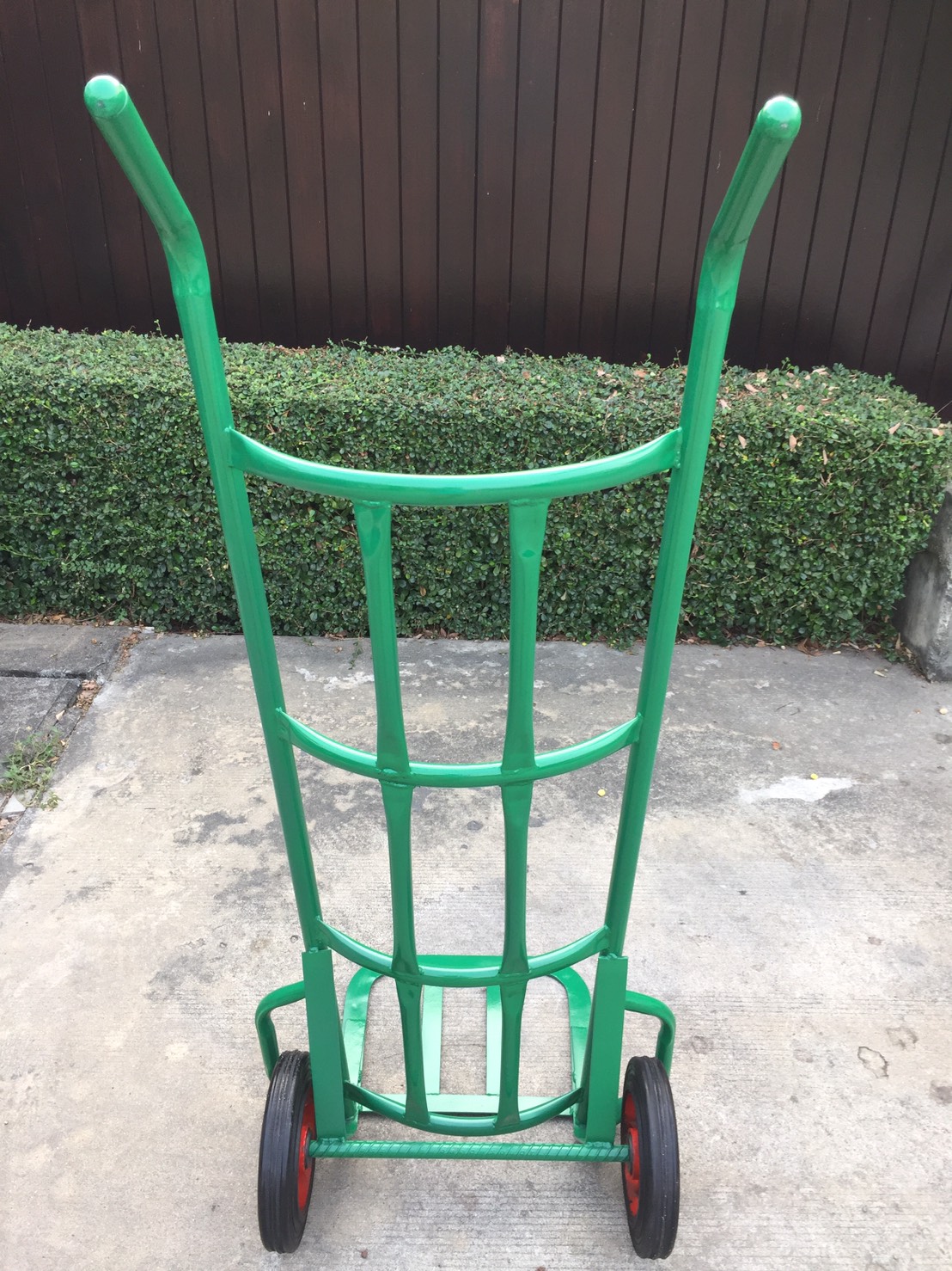 รถเข็นเหล็ก 2ล้อฐานโค้ง ล้อแม็กซ์ ยางตัน (เข็นน้ำ เข็นของ สัมภาระ)-สีเขียว