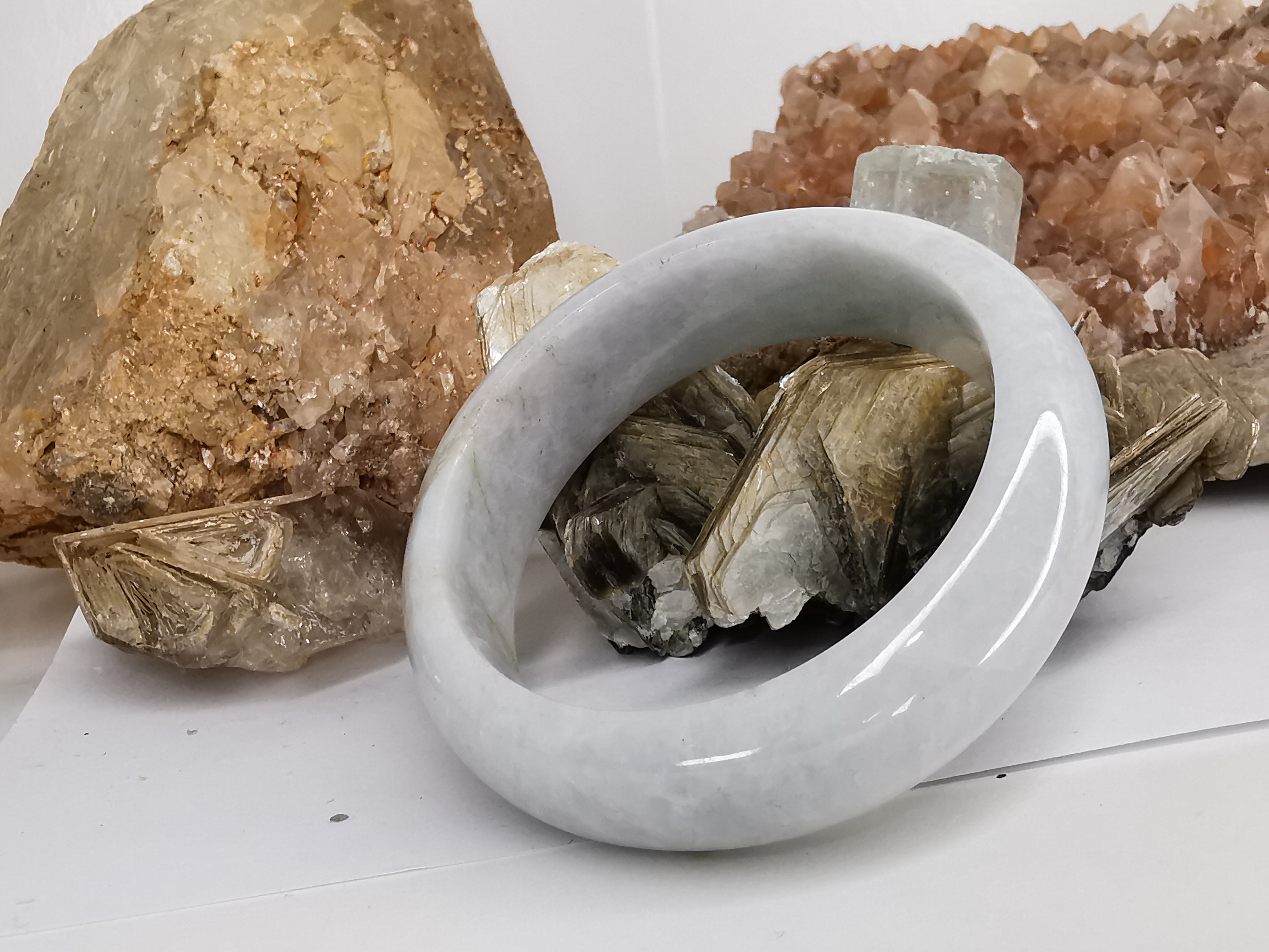 White Green Jade Bangle กำไลหยกเจไดต์แท้ Diameter/ เส้นผ่านศูนย์กลางด้านใน 55 mm.