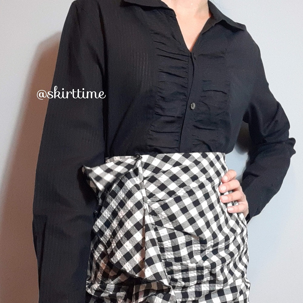 เชิ้ตแขนยาวสีดำล้วน อกย่น ใส่ทำงาน