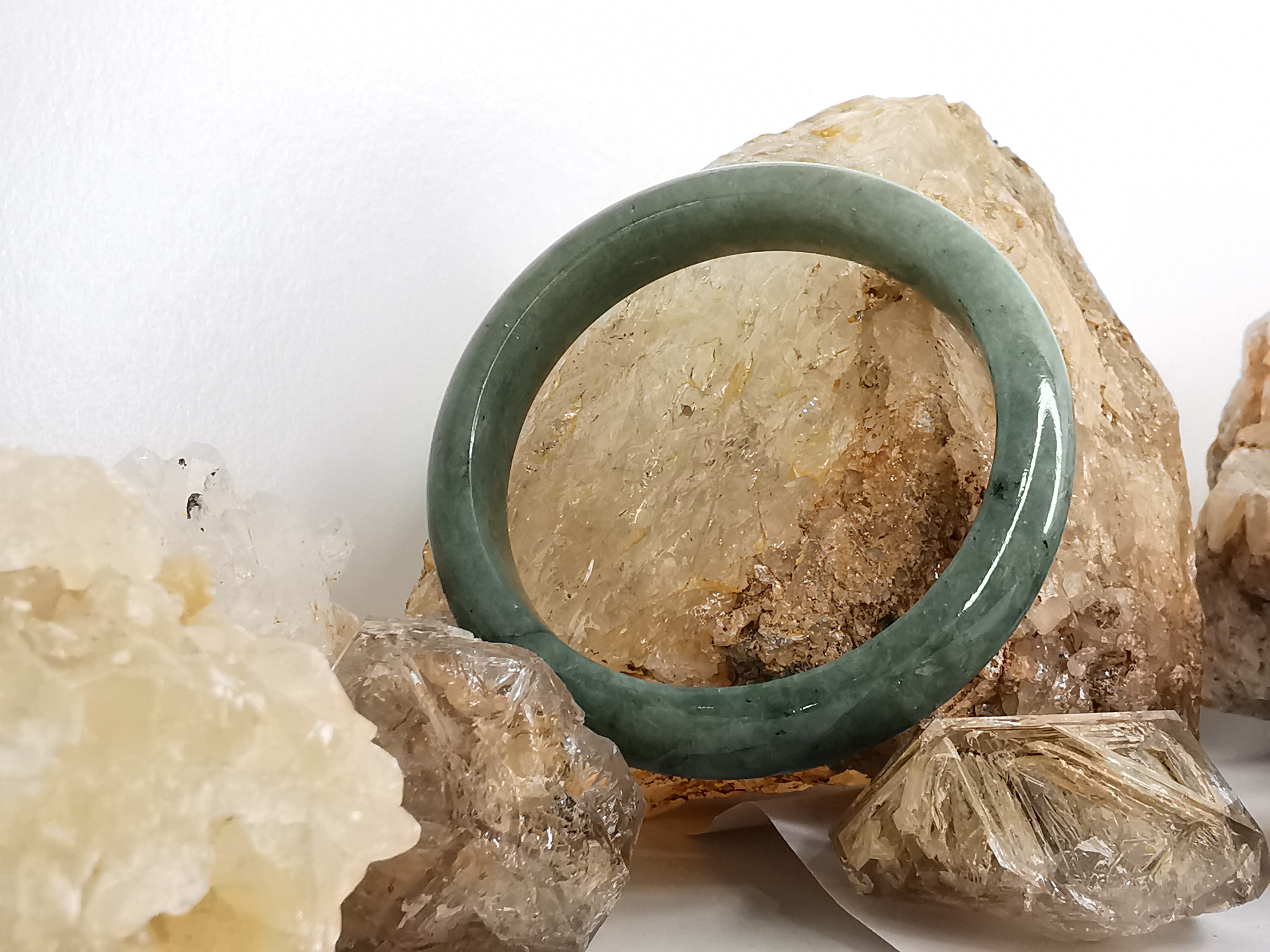 Green Yellow Bangle กำไลหยกเจไดต์แท้ Diameter/ เส้นผ่านศูนย์กลางด้านใน 59 mm.*