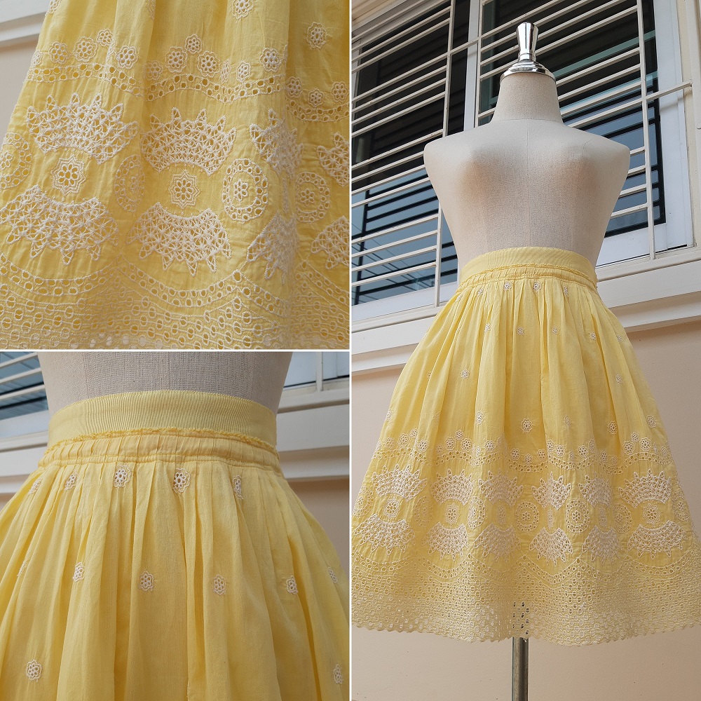 กระโปรงบานฉลุลายสีเหลืองอ่อน